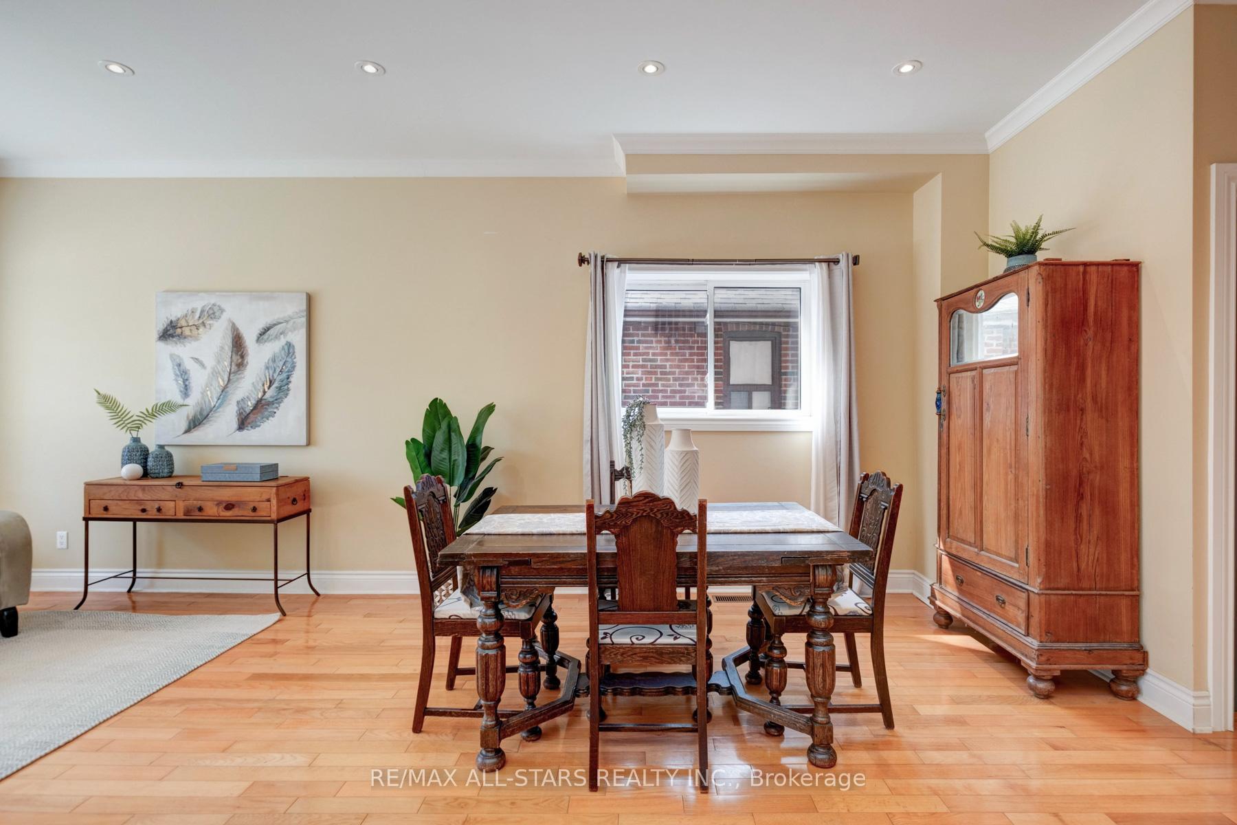 Photo 11 of 32 Barker Avenue, Toronto, Danforth Village-East York — HOMEH