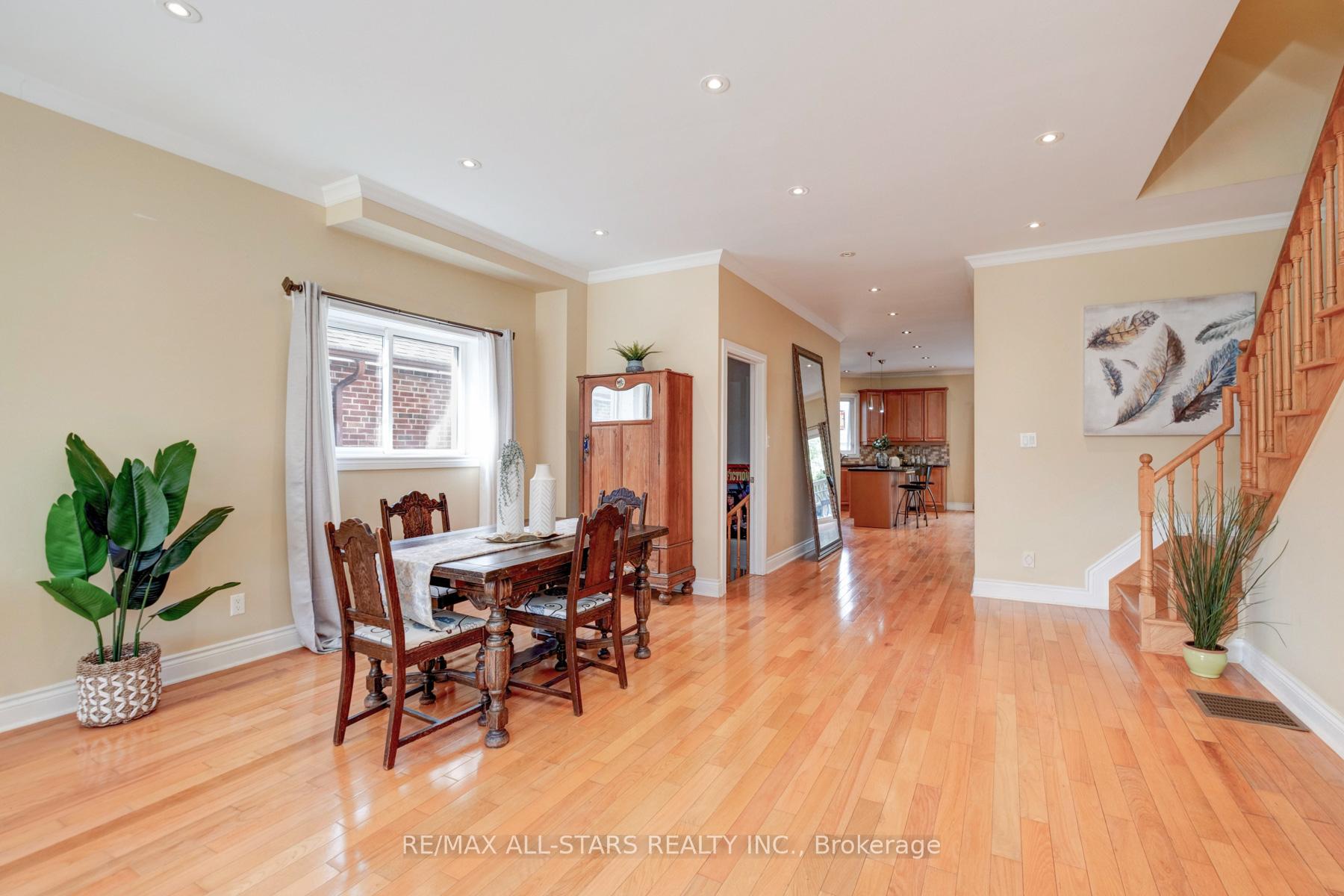 Photo 12 of 32 Barker Avenue, Toronto, Danforth Village-East York — HOMEH
