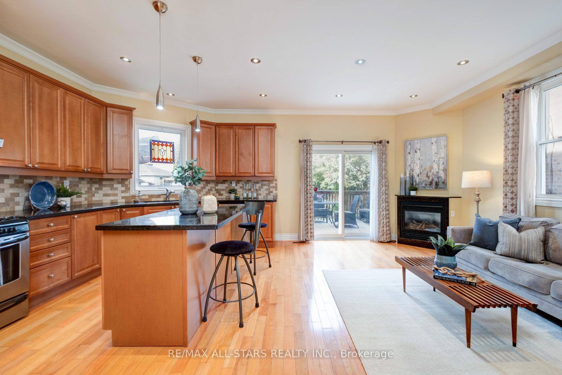 Photo 13 of 32 Barker Avenue, Toronto, Danforth Village-East York — HOMEH