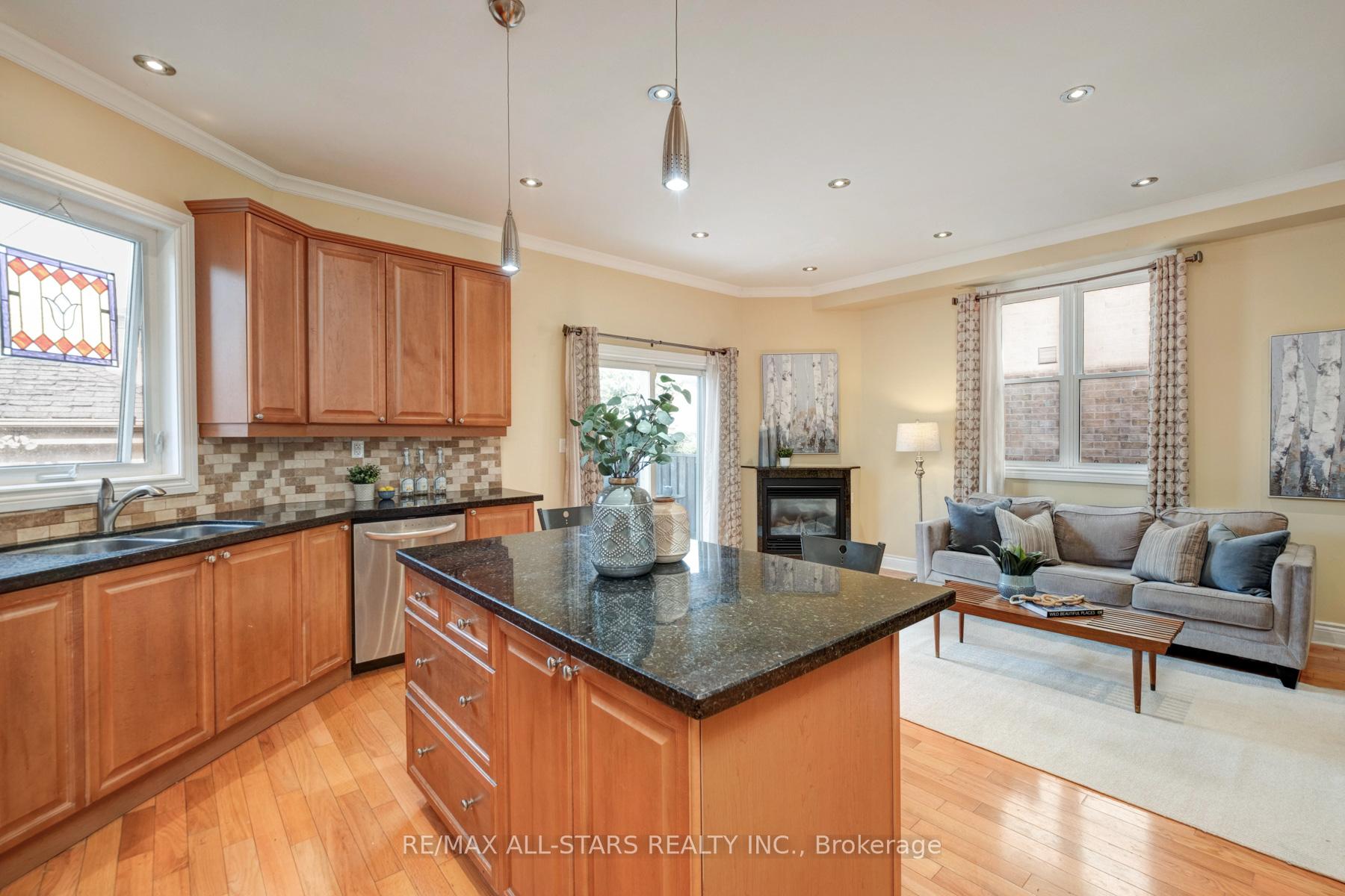 Photo 16 of 32 Barker Avenue, Toronto, Danforth Village-East York — HOMEH