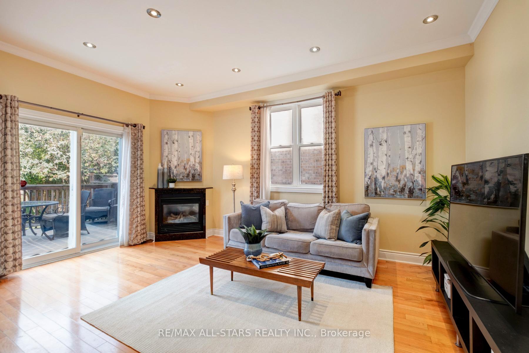 Photo 19 of 32 Barker Avenue, Toronto, Danforth Village-East York — HOMEH