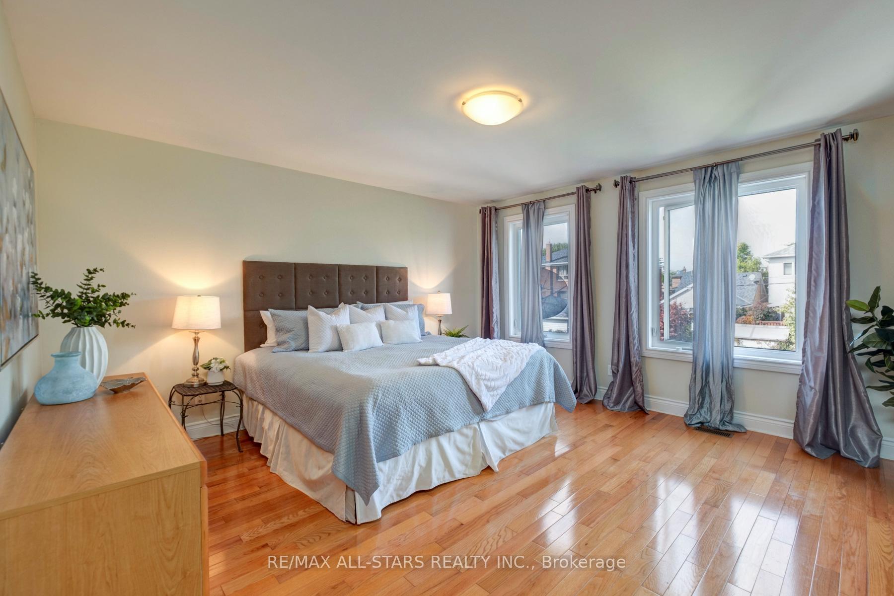 Photo 22 of 32 Barker Avenue, Toronto, Danforth Village-East York — HOMEH