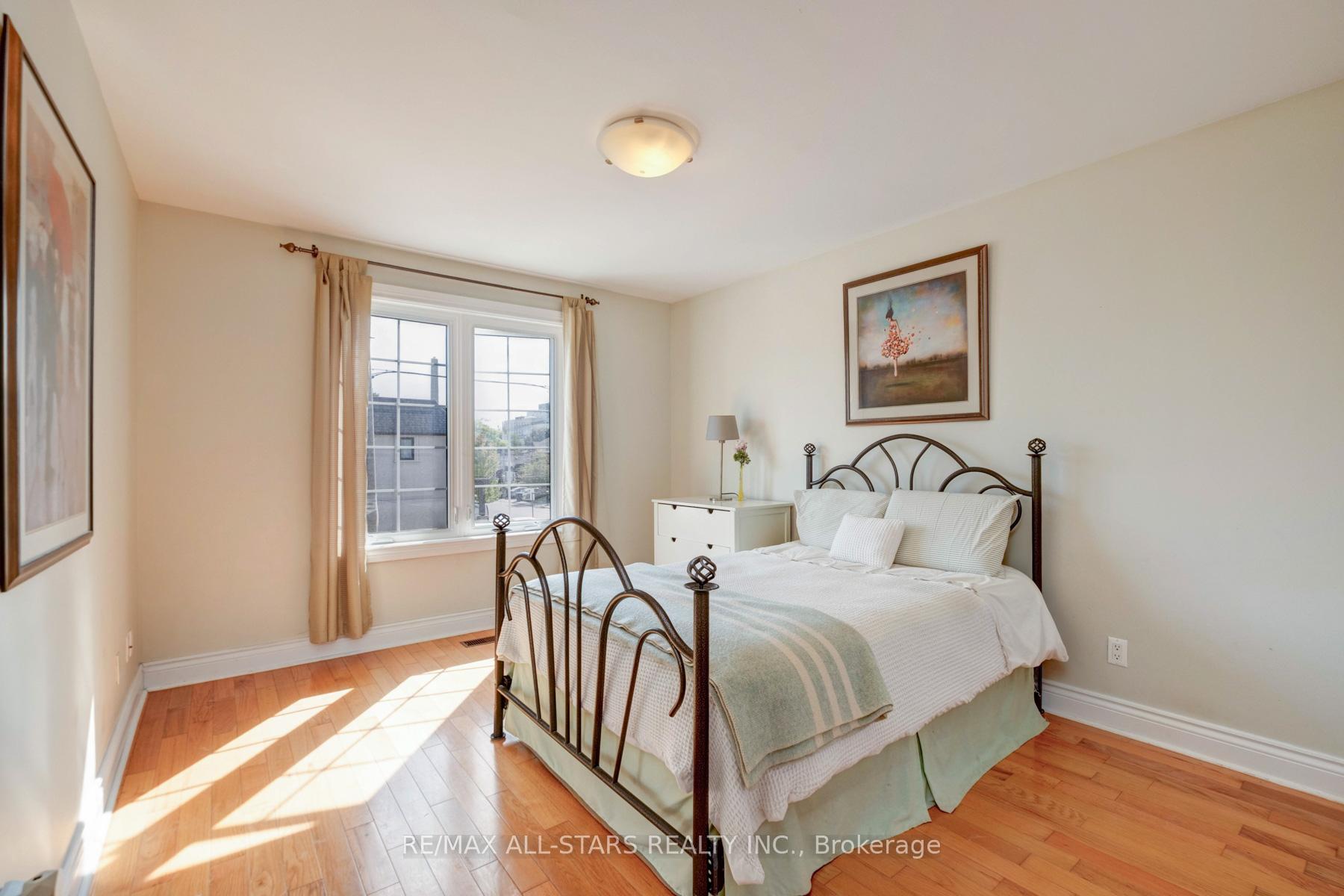 Photo 28 of 32 Barker Avenue, Toronto, Danforth Village-East York — HOMEH