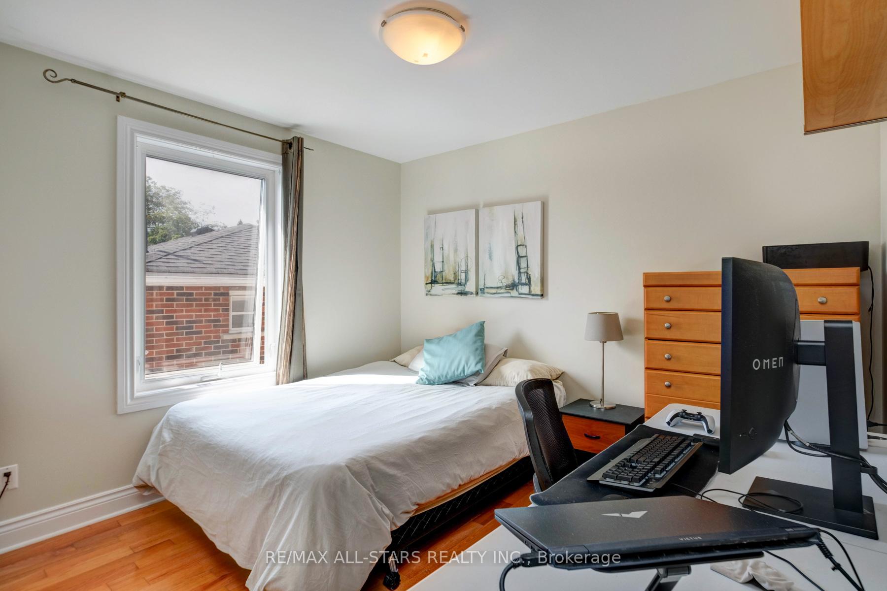 Photo 29 of 32 Barker Avenue, Toronto, Danforth Village-East York — HOMEH