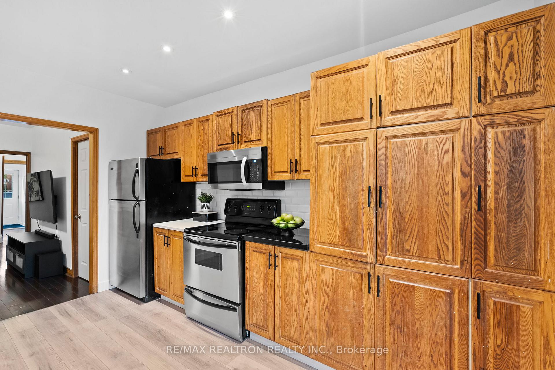 Photo 13 of 259 Gowan Avenue, Toronto, Danforth Village-East York — HOMEH