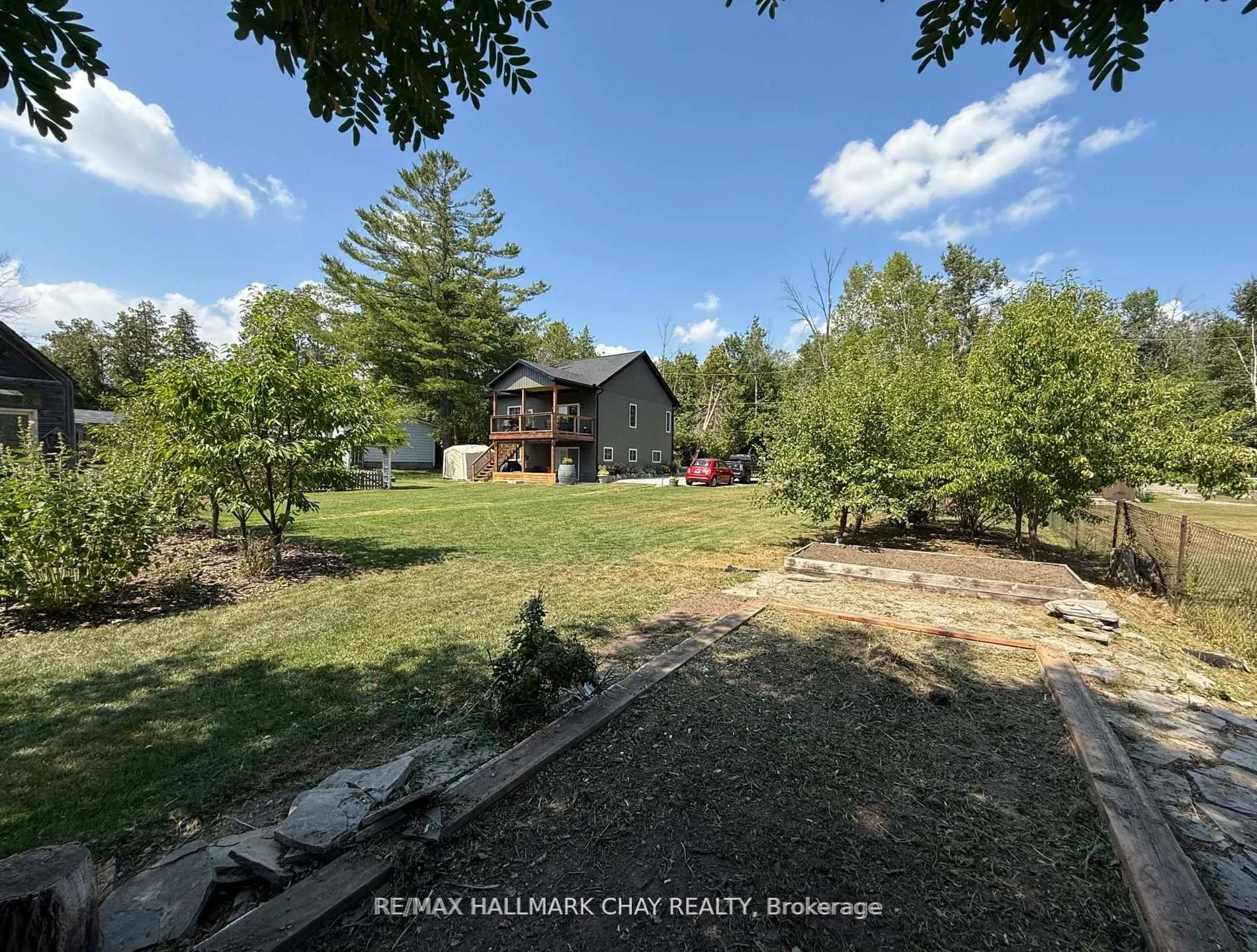 Photo 2 of 1047b Larch Street, Innisfil, Rural Innisfil — HOMEH