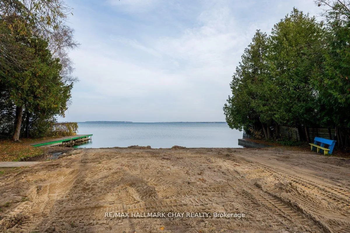 Photo 4 of 1047b Larch Street, Innisfil, Rural Innisfil — HOMEH