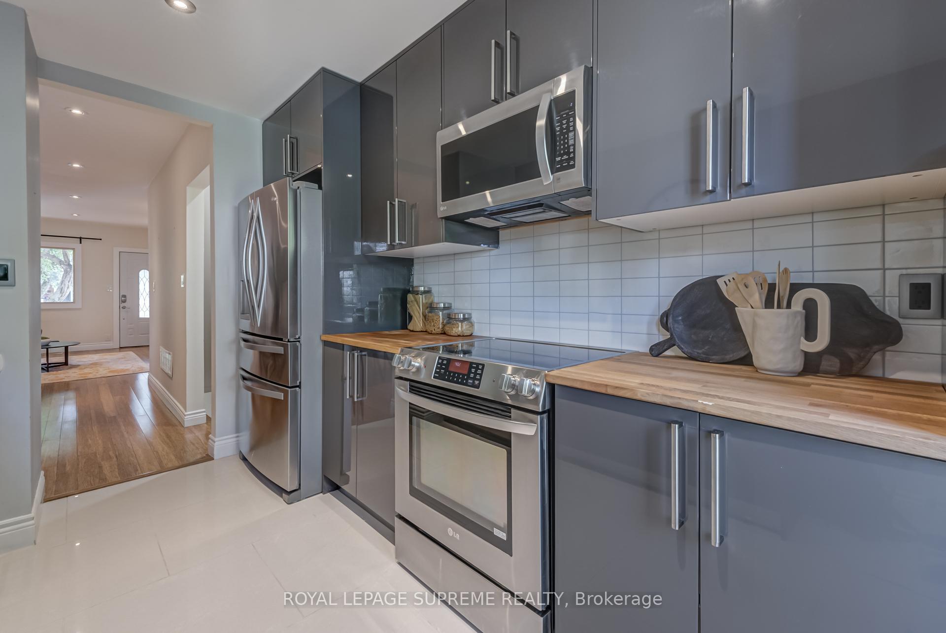 Photo 8 of 481 Main Street, Toronto, Woodbine-Lumsden — HOMEH