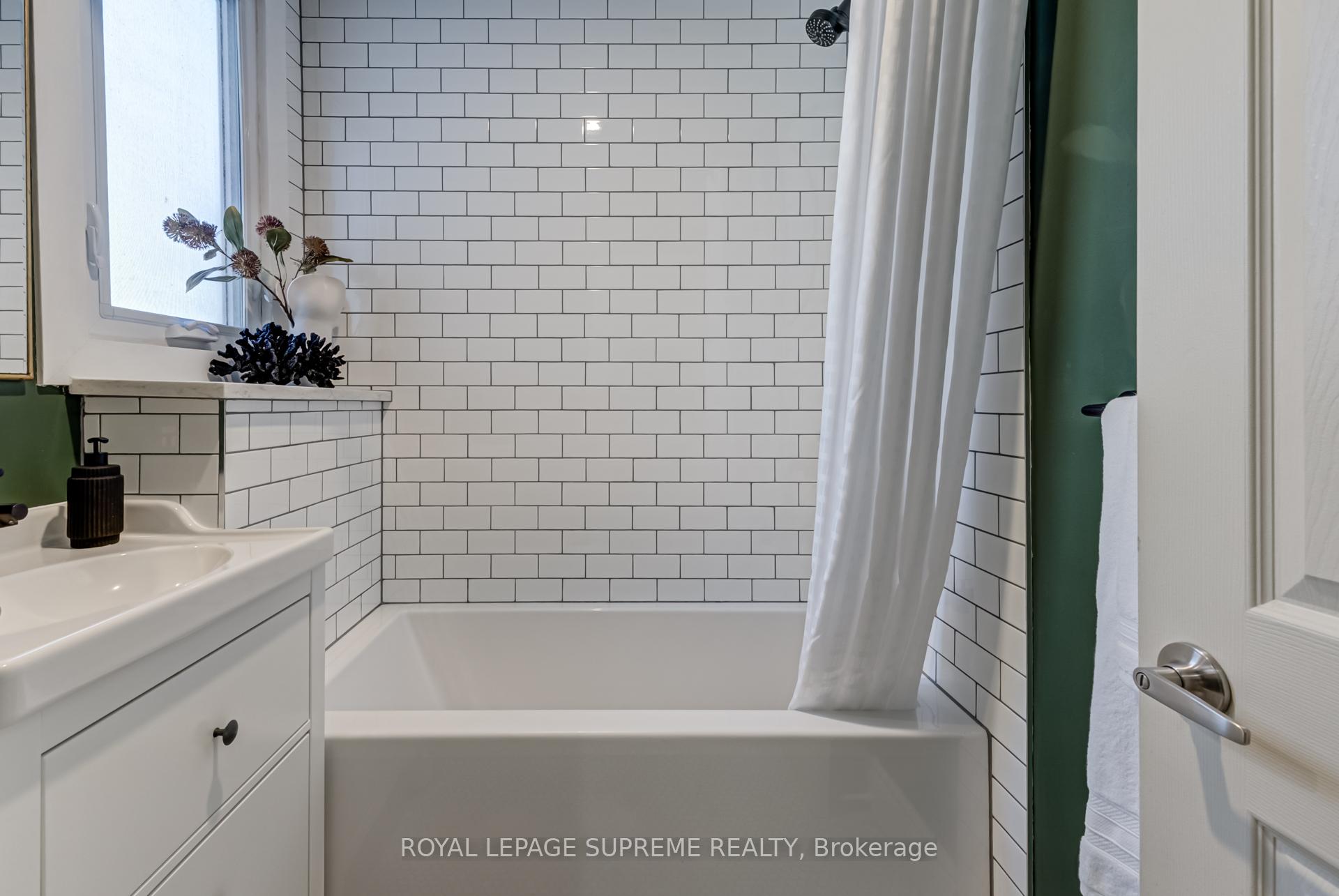 Photo 13 of 481 Main Street, Toronto, Woodbine-Lumsden — HOMEH