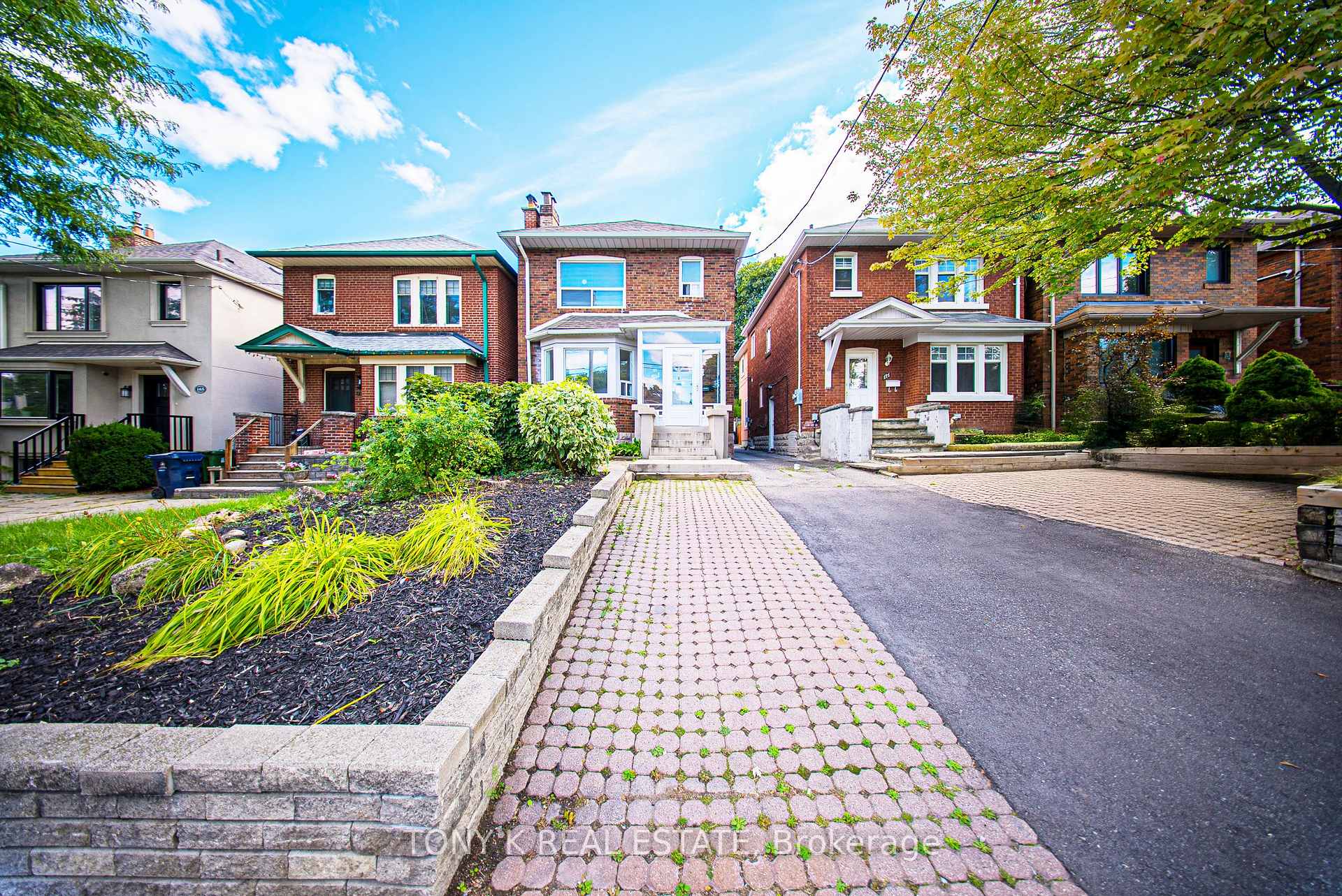Front of Unit Bsmt, 169 Lawrence Avenue W