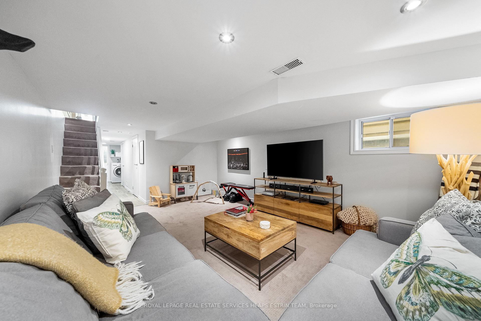 Photo 32 of 20 Howland Road, Toronto, North Riverdale — HOMEH