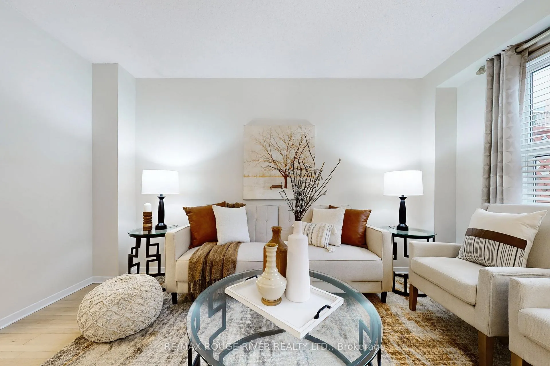 Photo 4 of 2144 Duberry Drive E, Pickering, Brock Ridge — HOMEH