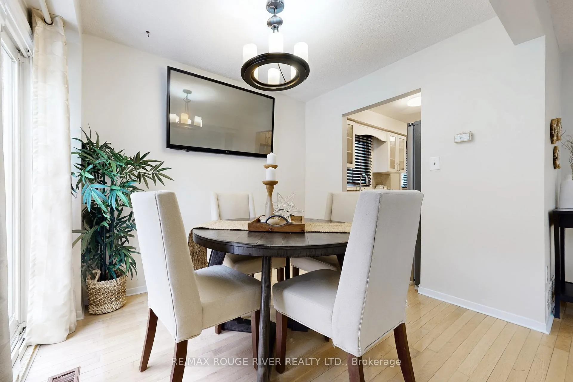 Photo 6 of 2144 Duberry Drive E, Pickering, Brock Ridge — HOMEH