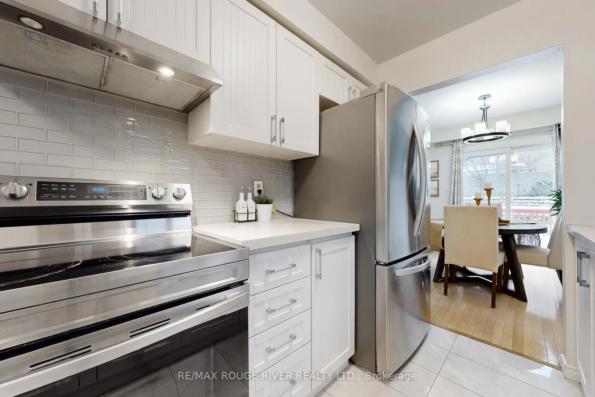 Photo 8 of 2144 Duberry Drive E, Pickering, Brock Ridge — HOMEH