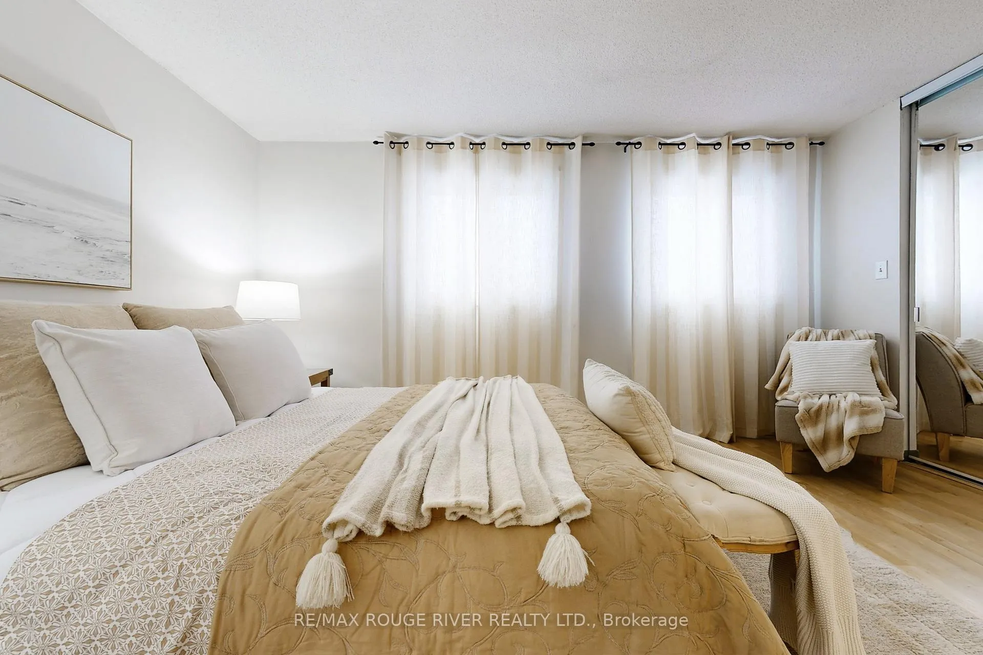 Photo 16 of 2144 Duberry Drive E, Pickering, Brock Ridge — HOMEH