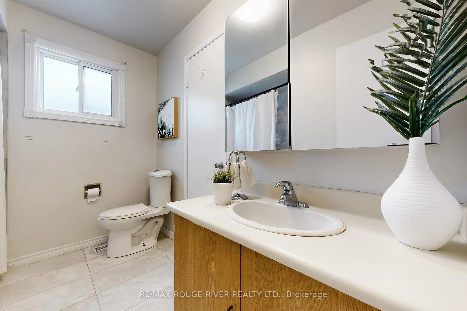 Photo 21 of 2144 Duberry Drive E, Pickering, Brock Ridge — HOMEH