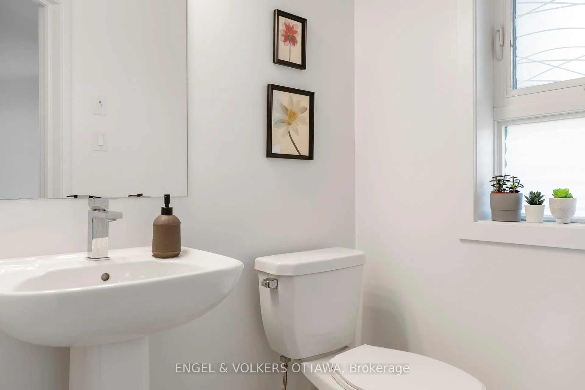 Photo 3 of 430 Markdale Terrace, Ottawa, Riverside South/Gloucester Glen — HOMEH