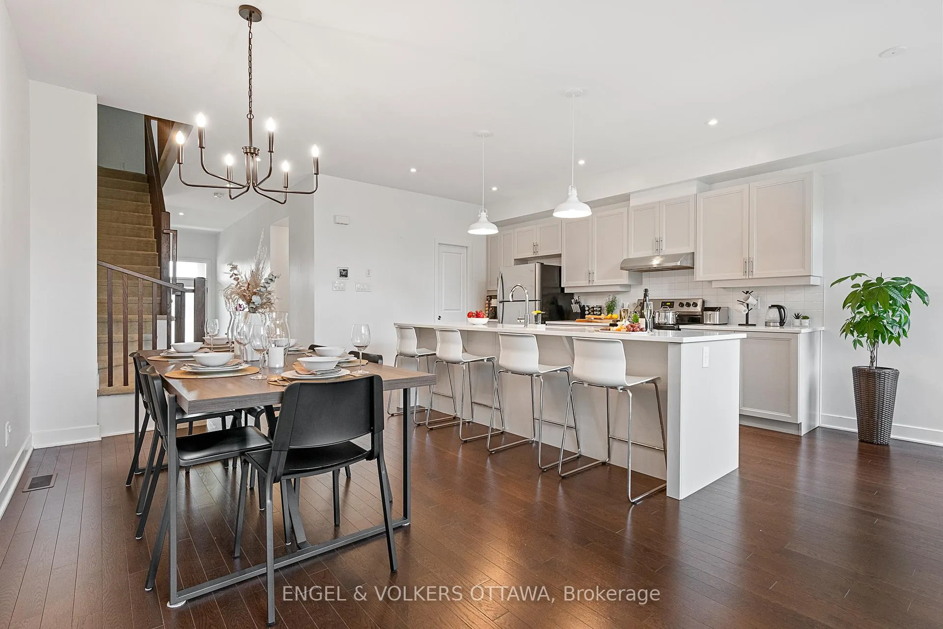 Photo 4 of 430 Markdale Terrace, Ottawa, Riverside South/Gloucester Glen — HOMEH