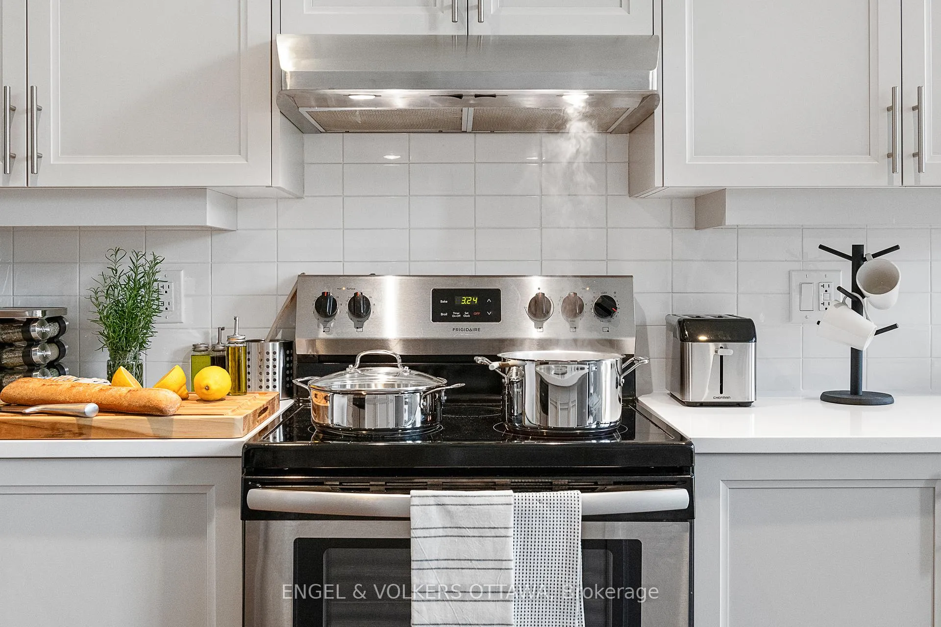 Photo 5 of 430 Markdale Terrace, Ottawa, Riverside South/Gloucester Glen — HOMEH