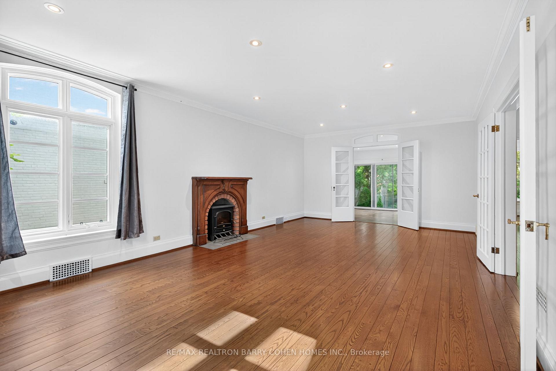 Photo 3 of 20 Dewbourne Avenue, Toronto, Forest Hill South — HOMEH