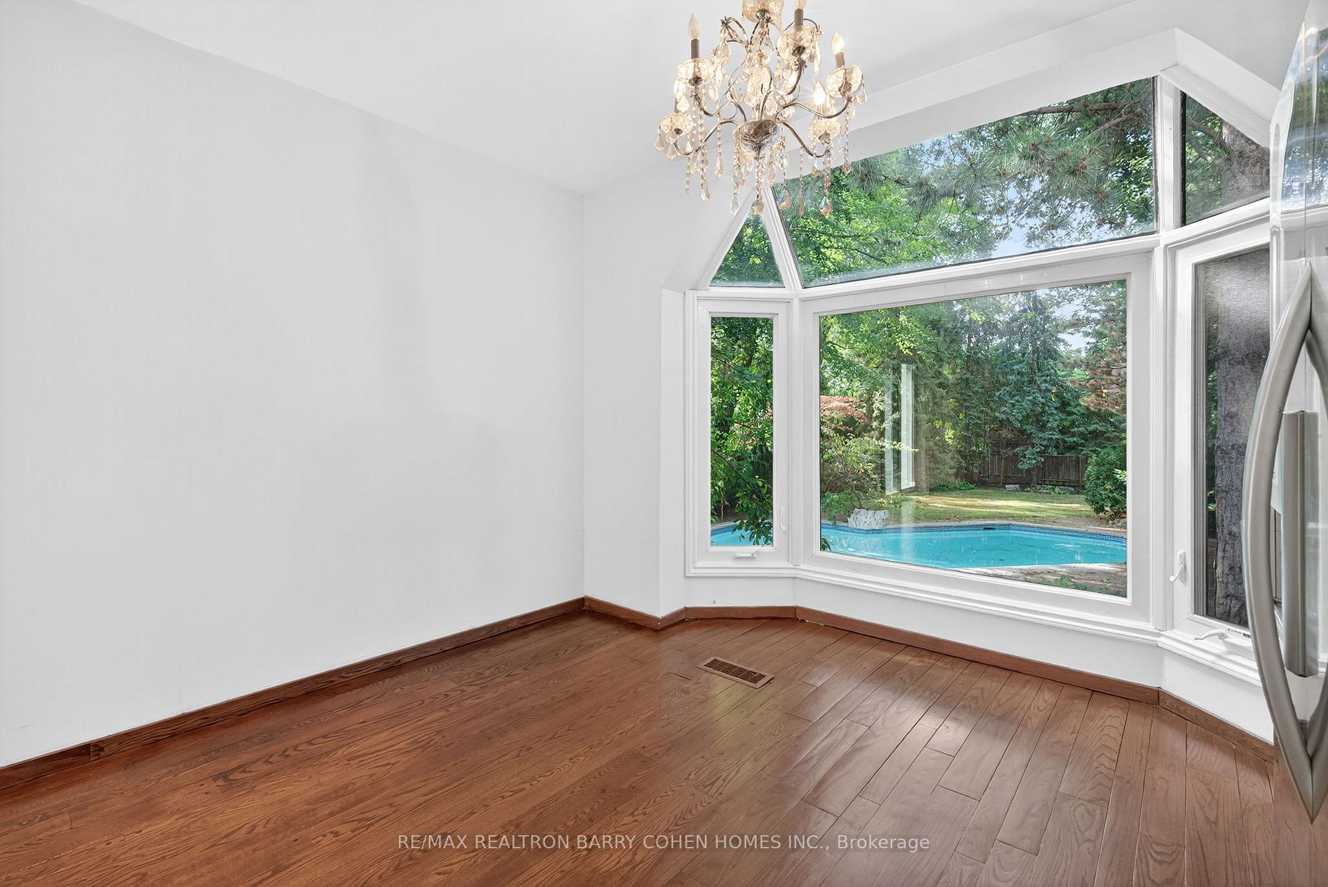 Photo 10 of 20 Dewbourne Avenue, Toronto, Forest Hill South — HOMEH