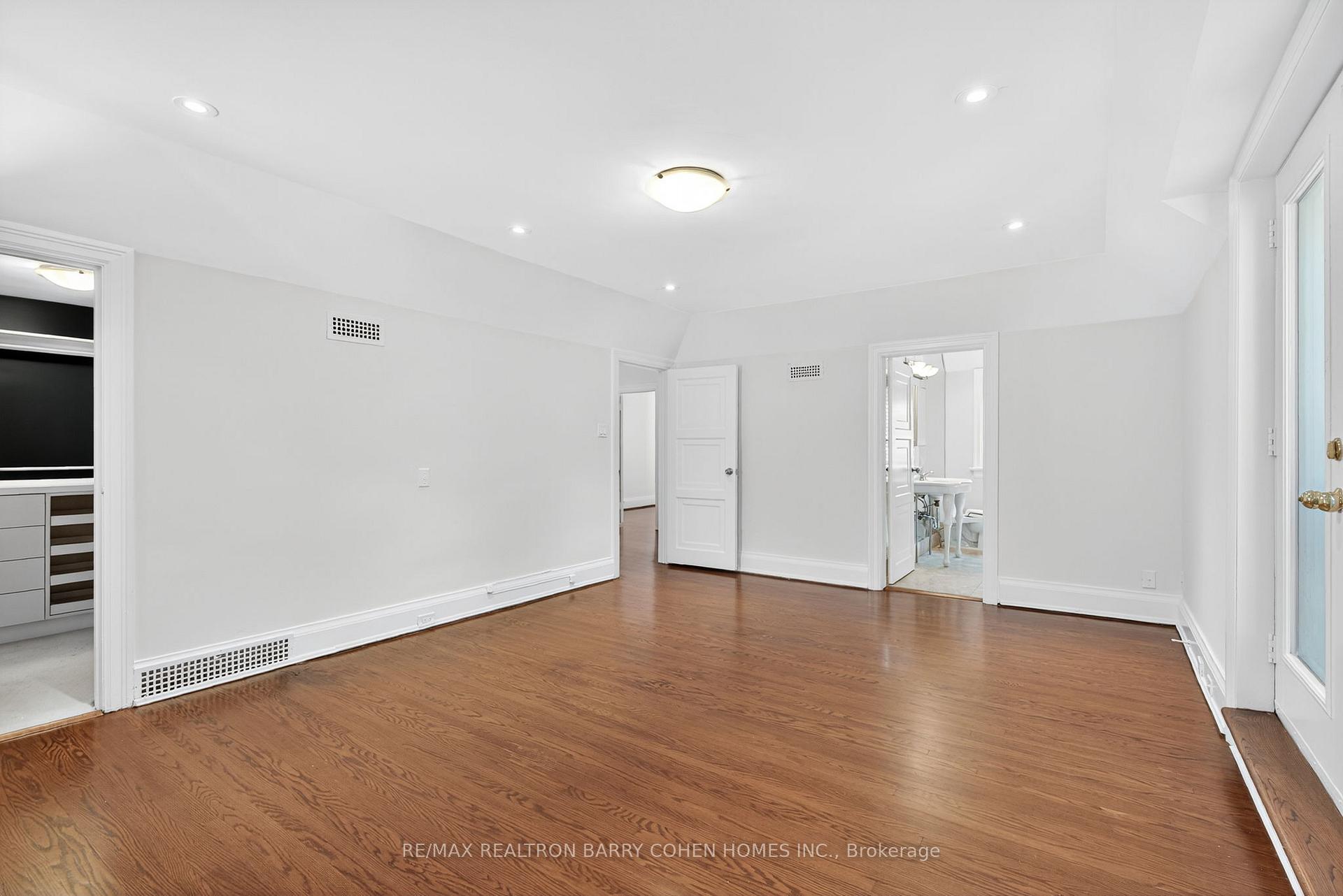 Photo 13 of 20 Dewbourne Avenue, Toronto, Forest Hill South — HOMEH