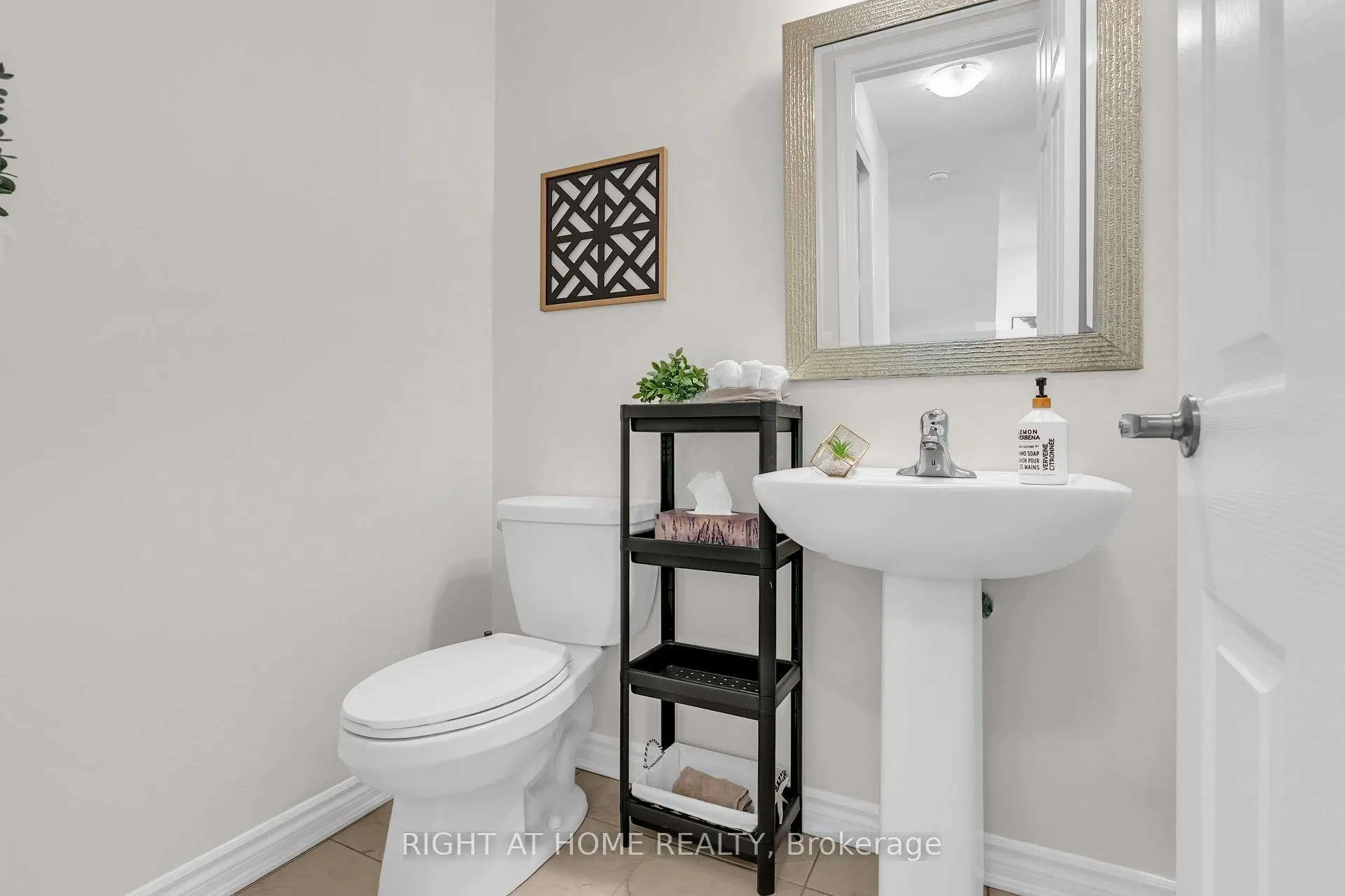 Photo 17 of 1139 Farmstead Drive, Milton, Ford — HOMEH