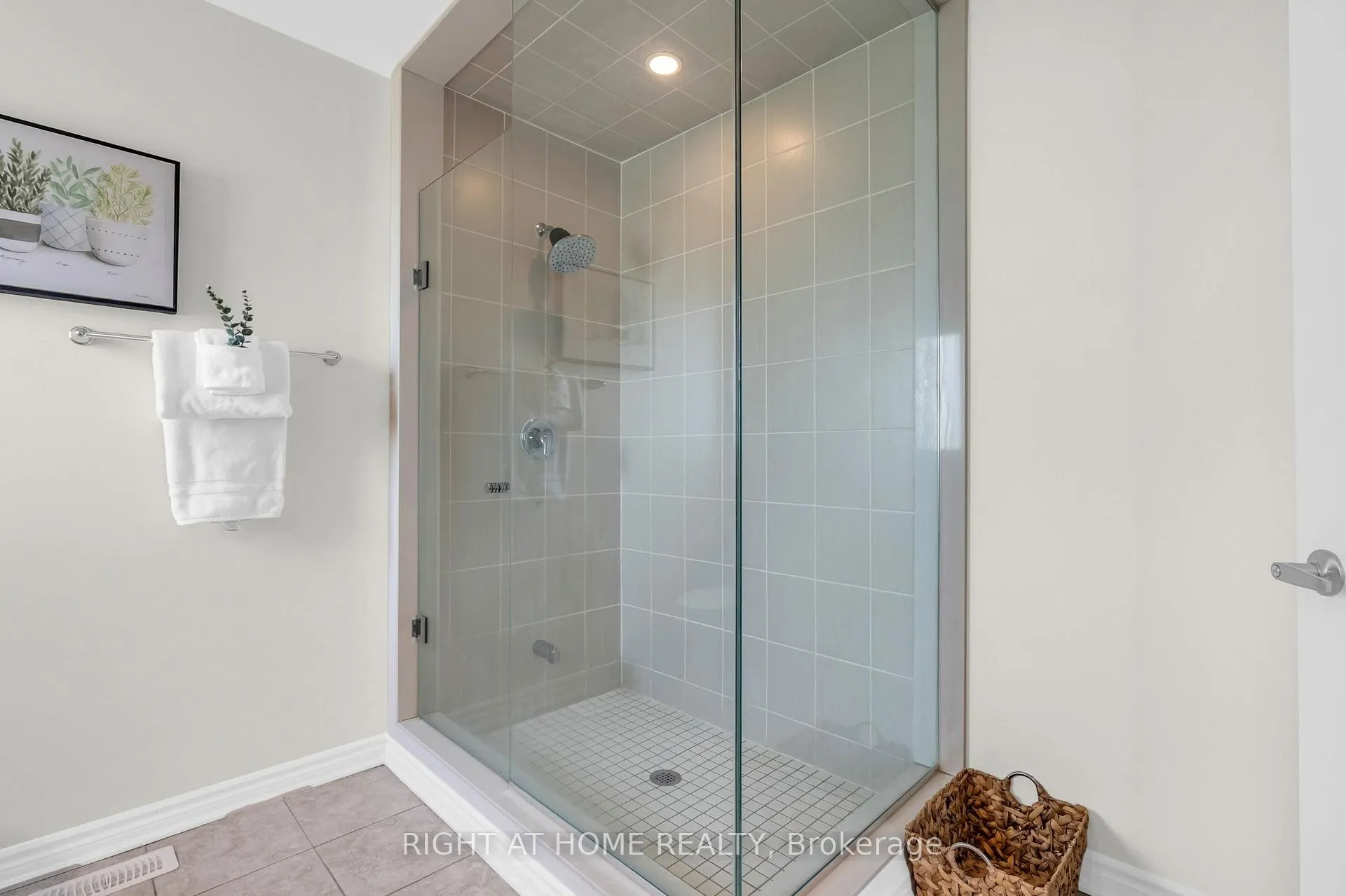 Photo 24 of 1139 Farmstead Drive, Milton, Ford — HOMEH