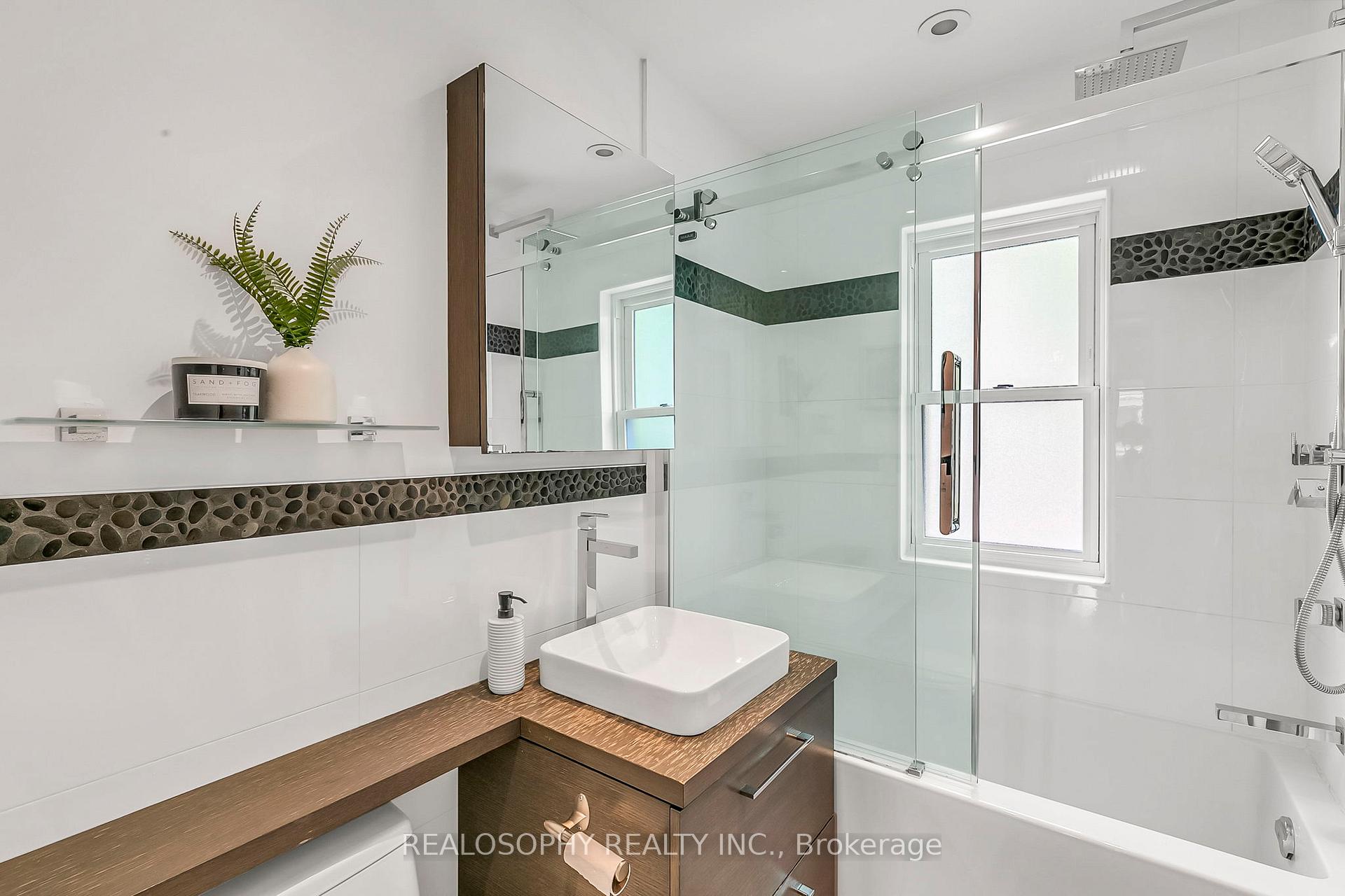 Photo 13 of 142 Atlas Avenue, Toronto, Humewood-Cedarvale — HOMEH