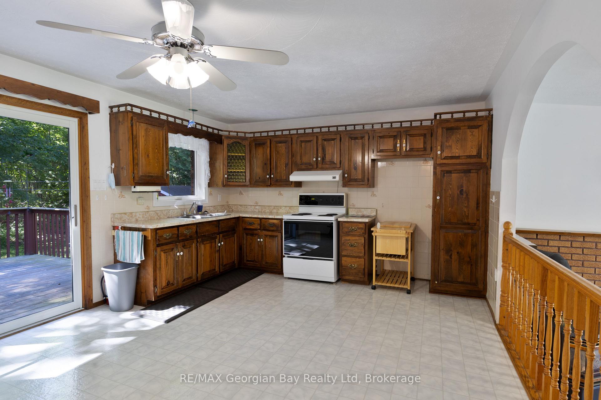Photo 10 of 2284 Champlain Road, Tiny, Rural Tiny — HOMEH