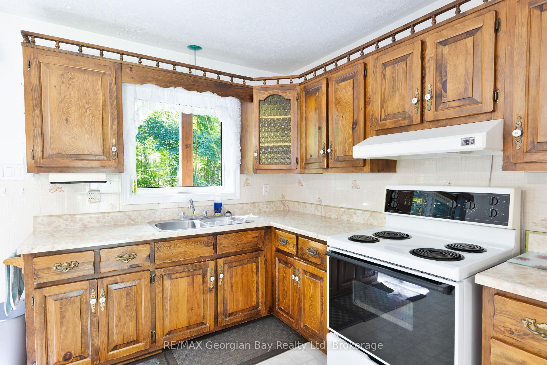 Photo 11 of 2284 Champlain Road, Tiny, Rural Tiny — HOMEH
