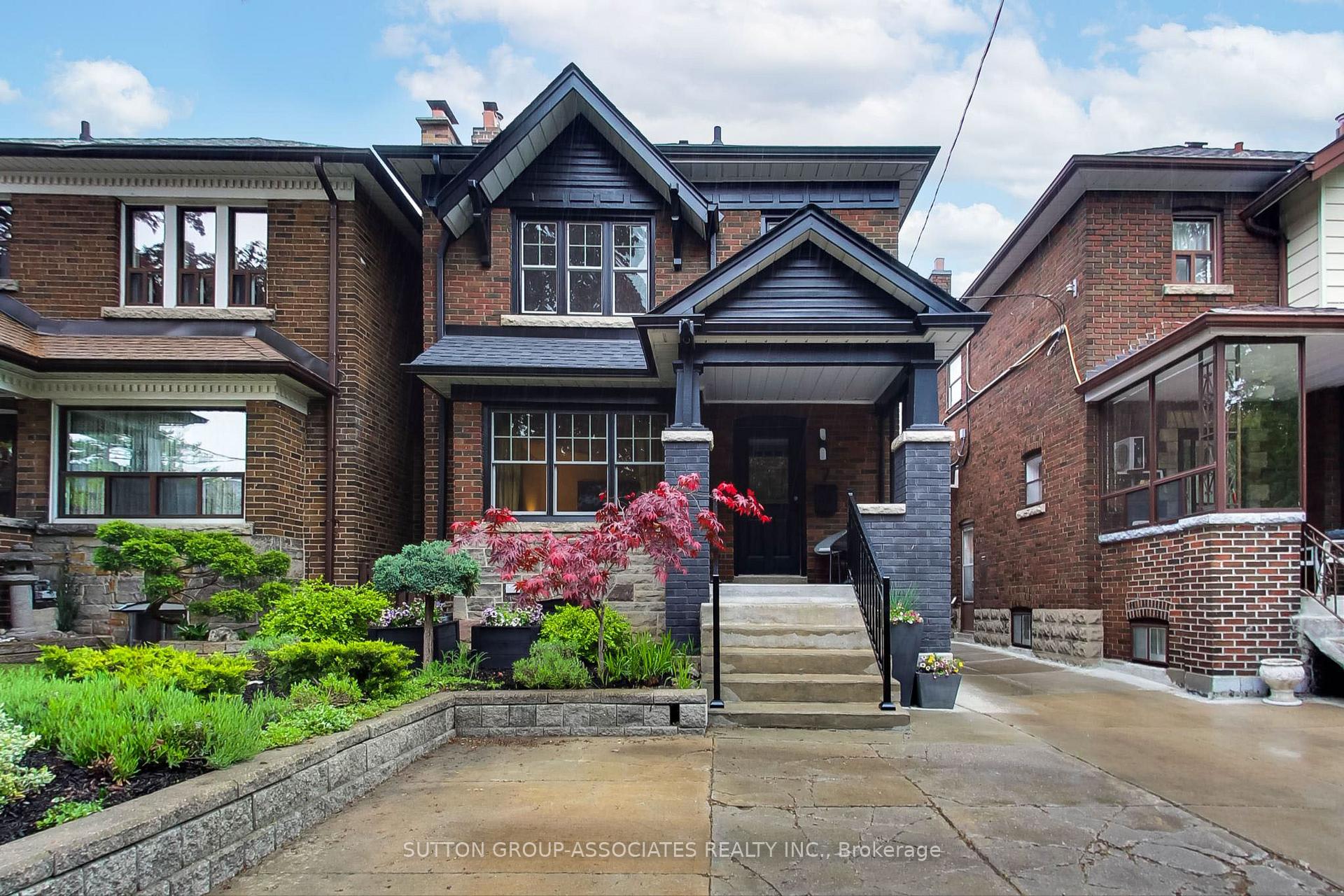 Photo 1 of 7 Roseneath Gardens, Toronto, Oakwood Village — HOMEH