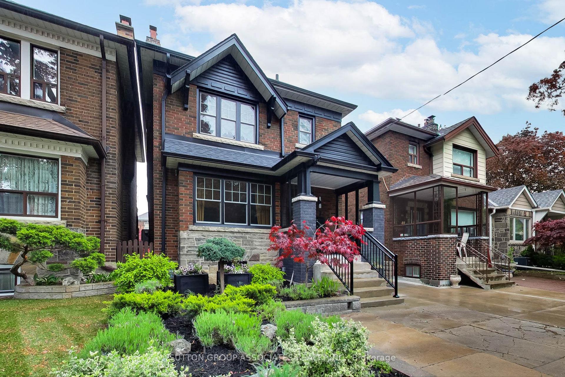 Photo 2 of 7 Roseneath Gardens, Toronto, Oakwood Village — HOMEH
