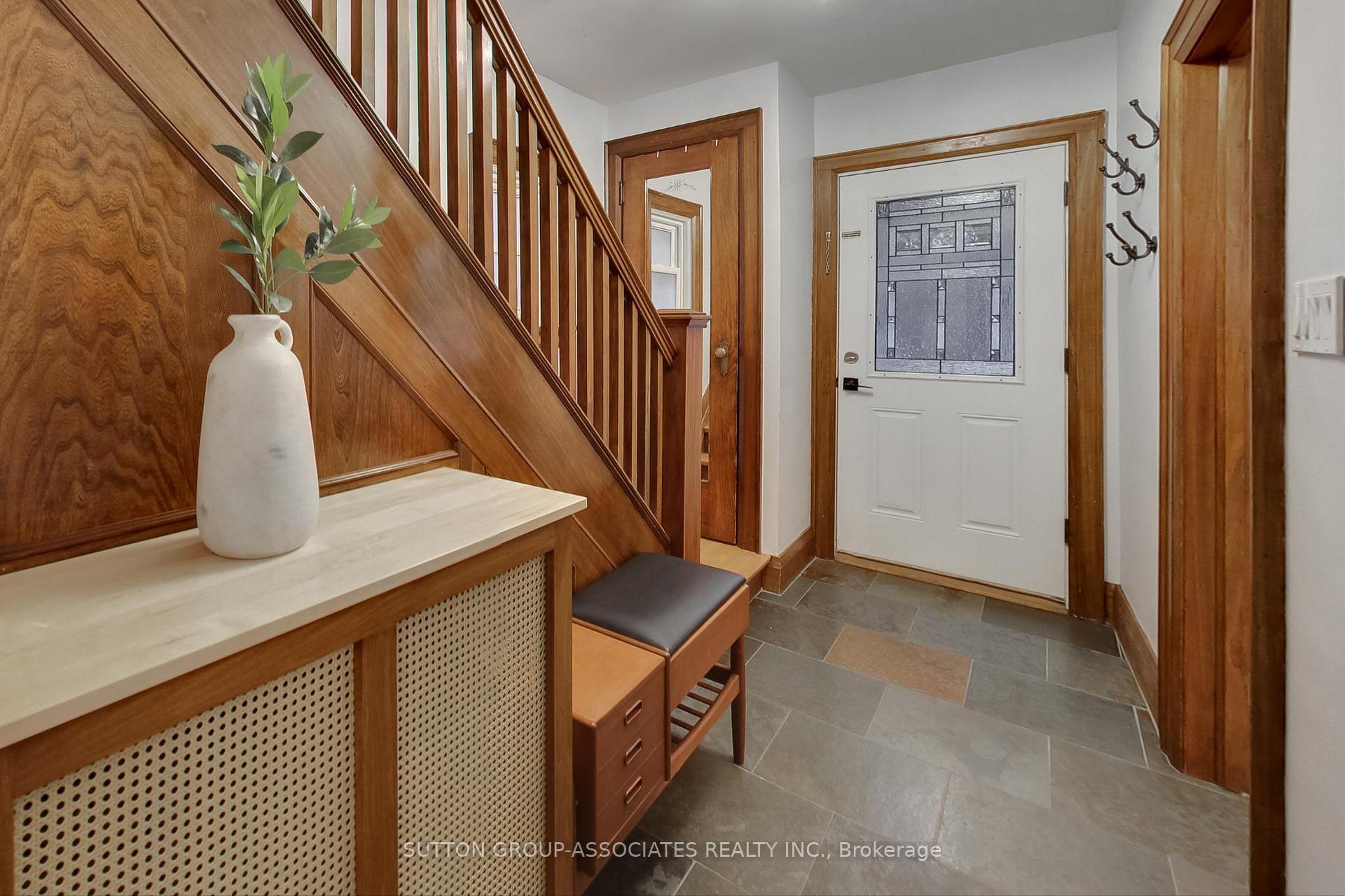 Photo 4 of 7 Roseneath Gardens, Toronto, Oakwood Village — HOMEH