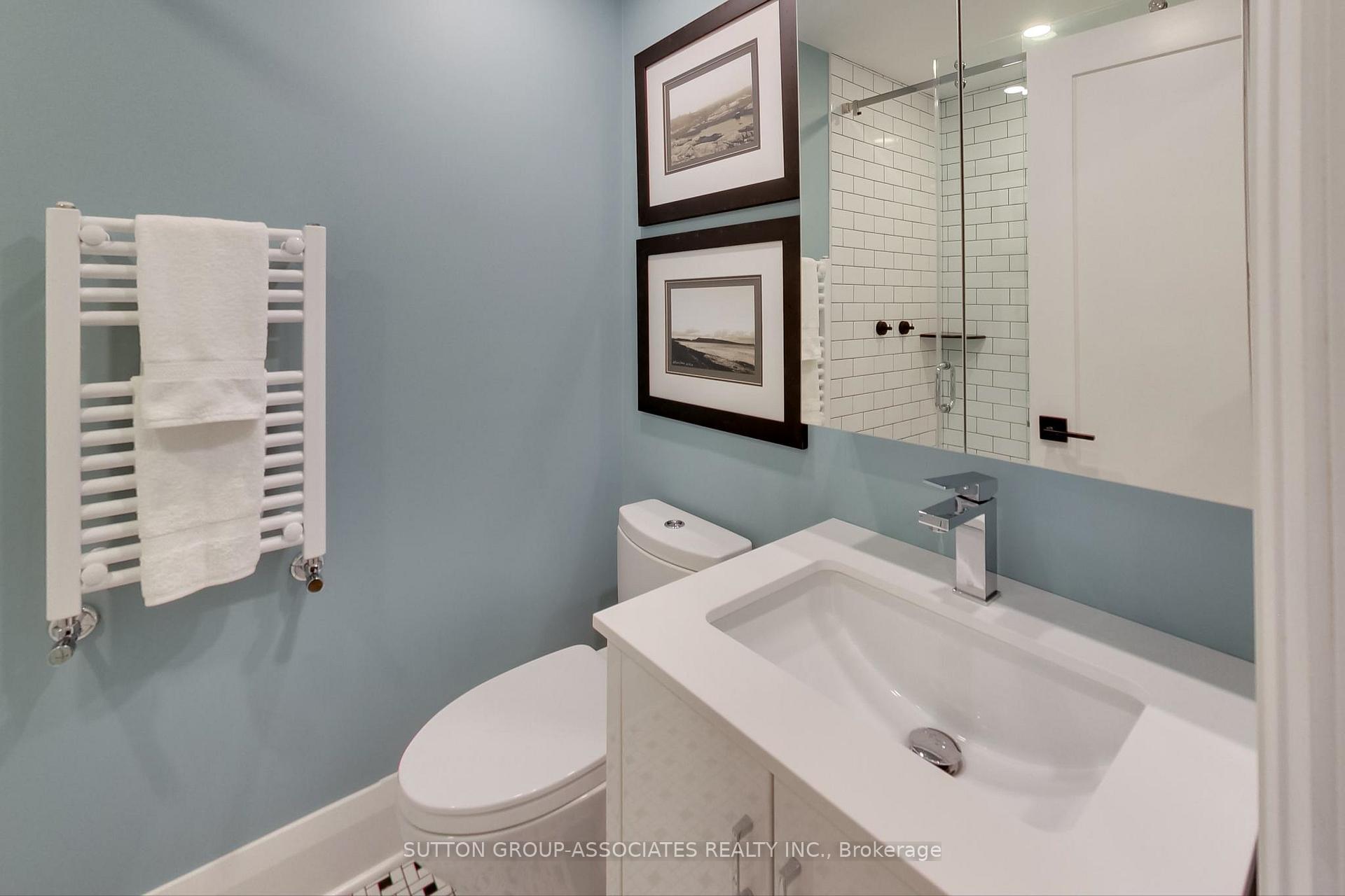 Photo 17 of 7 Roseneath Gardens, Toronto, Oakwood Village — HOMEH