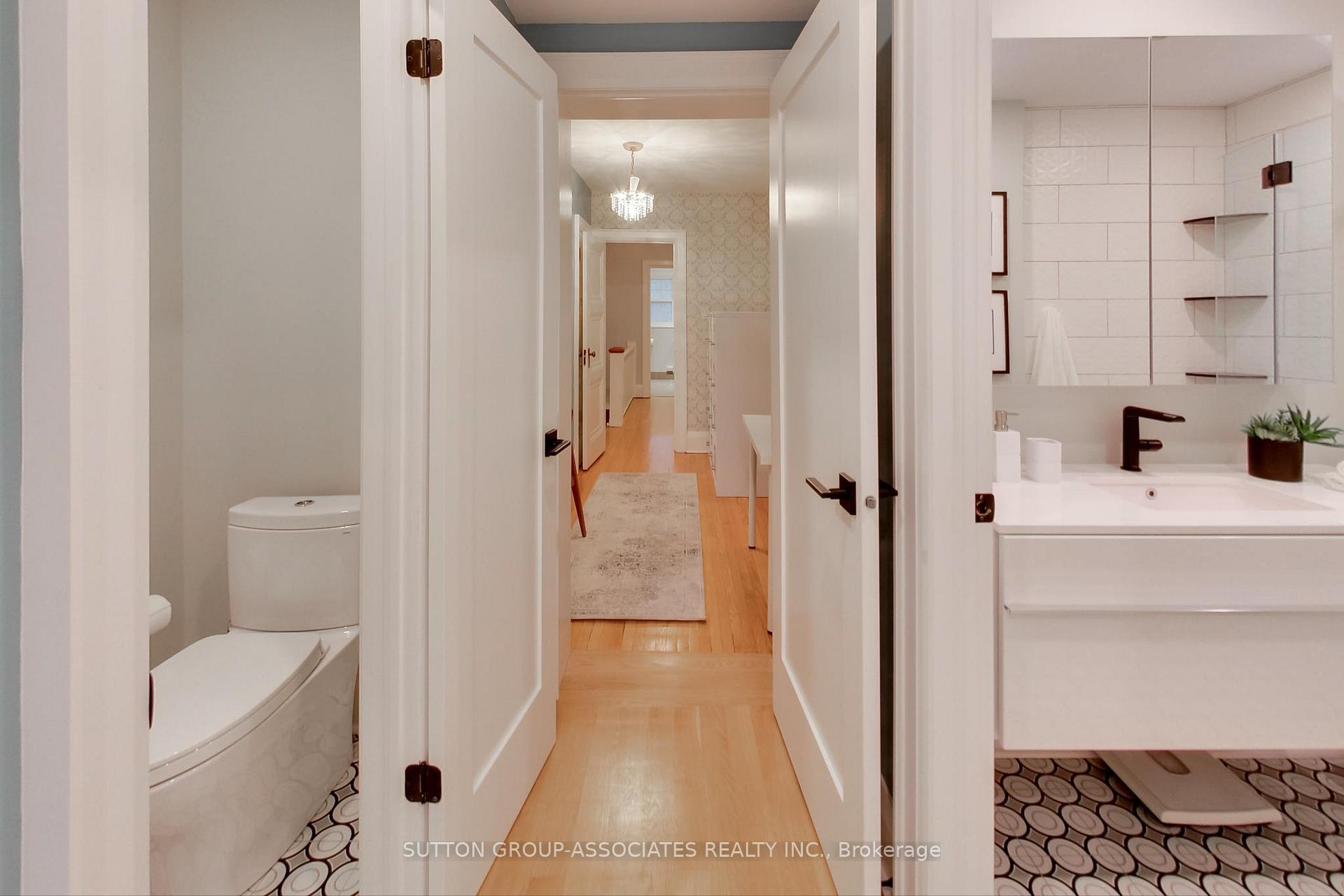 Photo 22 of 7 Roseneath Gardens, Toronto, Oakwood Village — HOMEH
