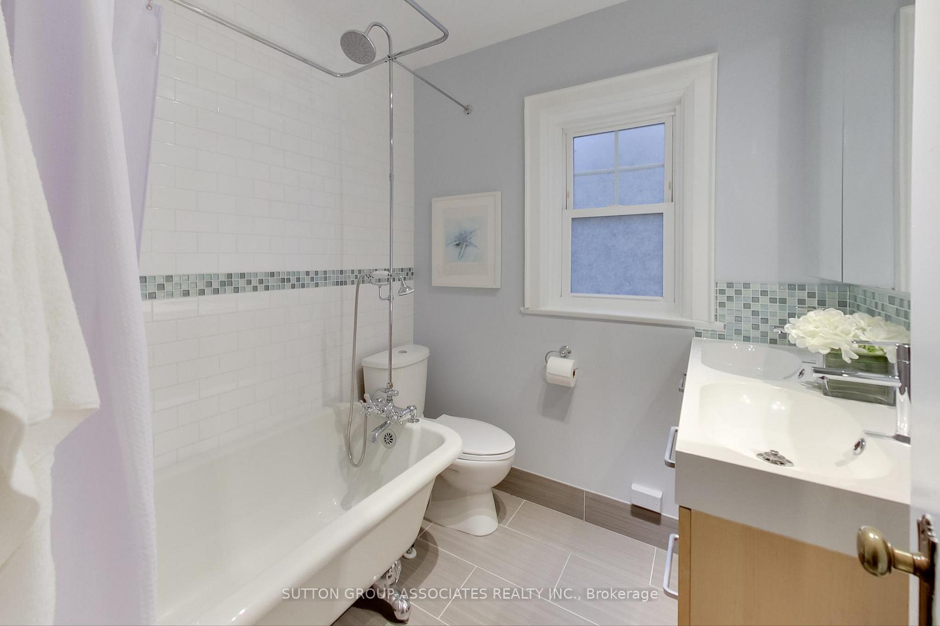 Photo 31 of 7 Roseneath Gardens, Toronto, Oakwood Village — HOMEH