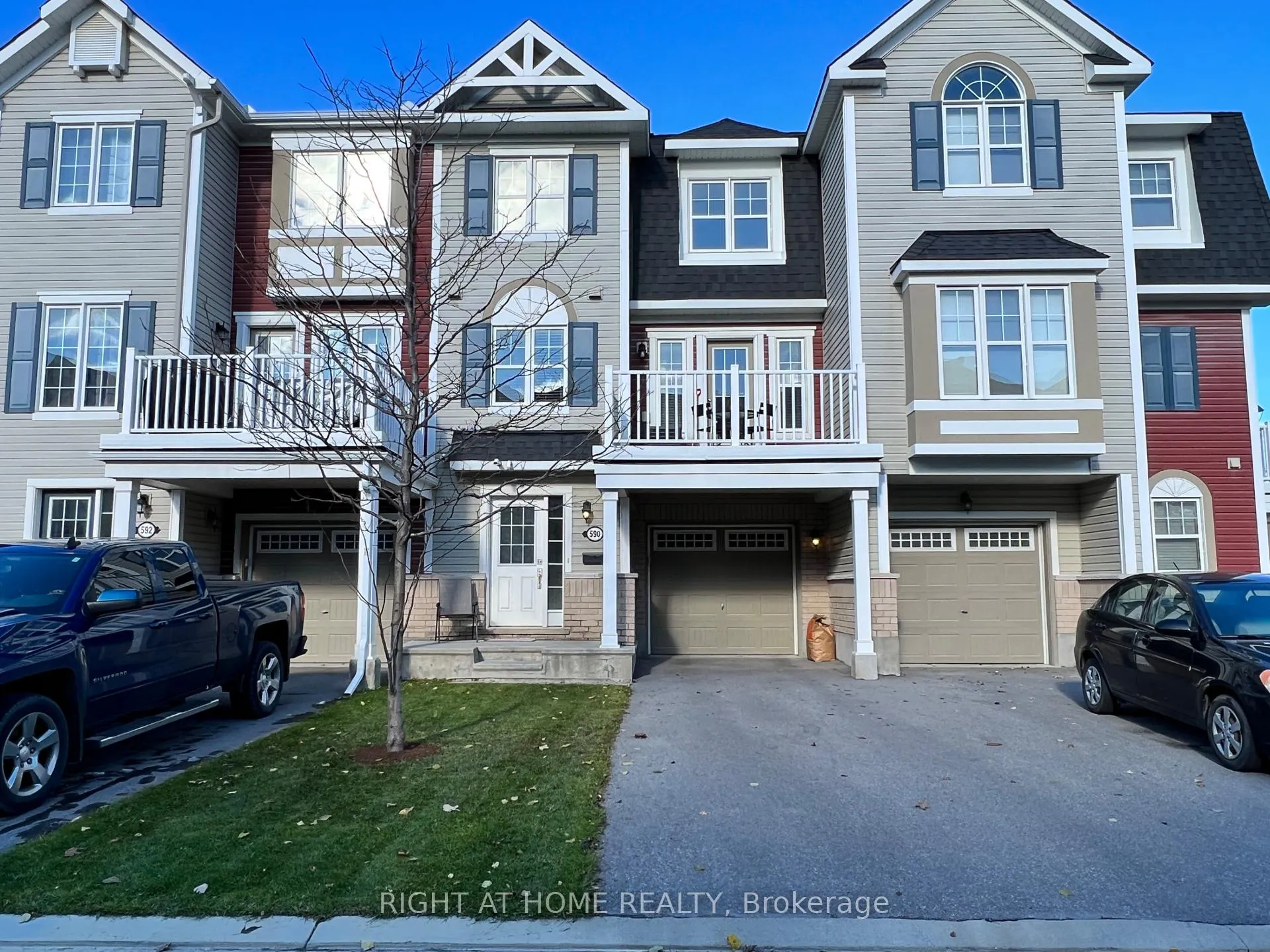 Photo 1 of 590 Foxlight Circle, Ottawa, Kanata - Emerald Meadows/Trailwest — HOMEH