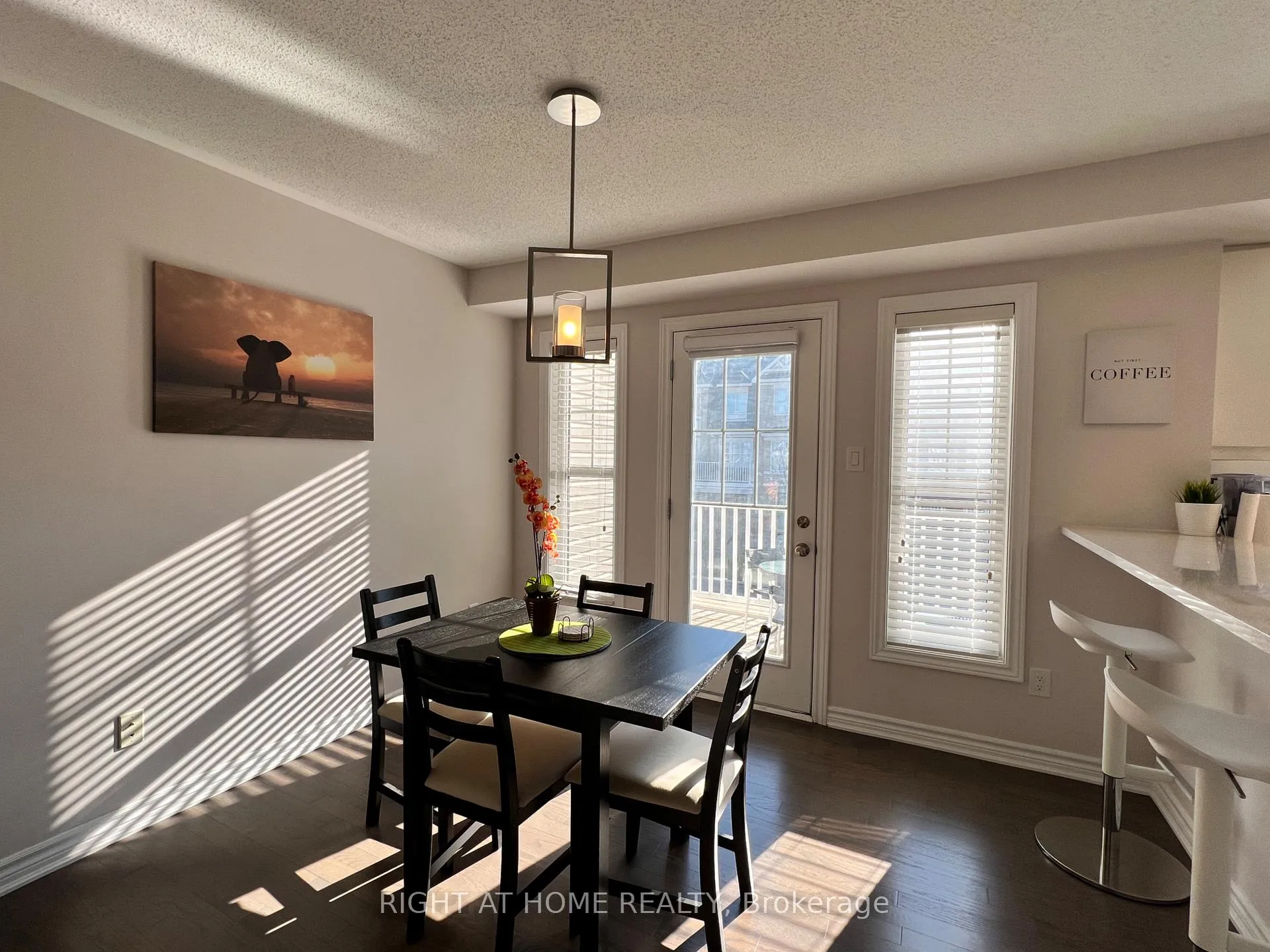 Photo 8 of 590 Foxlight Circle, Ottawa, Kanata - Emerald Meadows/Trailwest — HOMEH