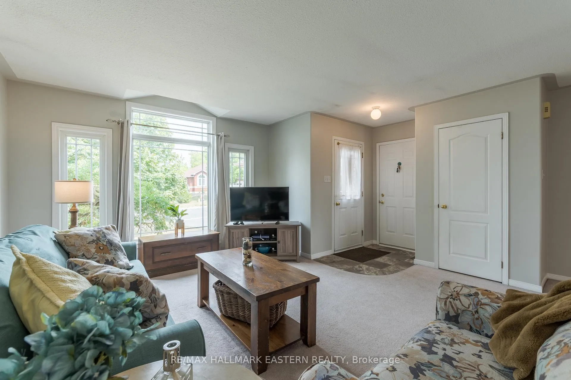 Photo 6 of 661 Trailview Drive, Peterborough, Ashburnham Ward 4 — HOMEH