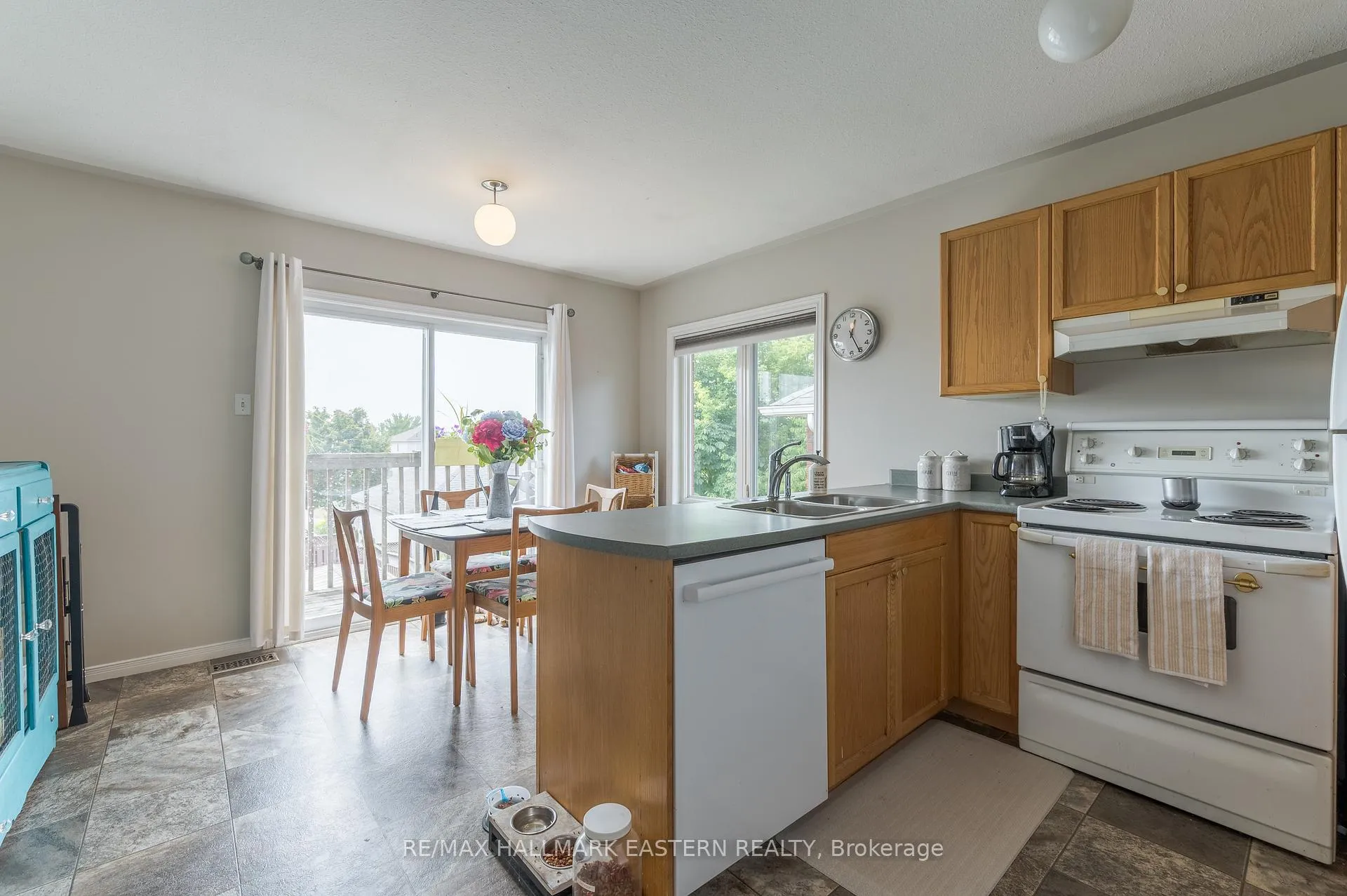 Photo 12 of 661 Trailview Drive, Peterborough, Ashburnham Ward 4 — HOMEH