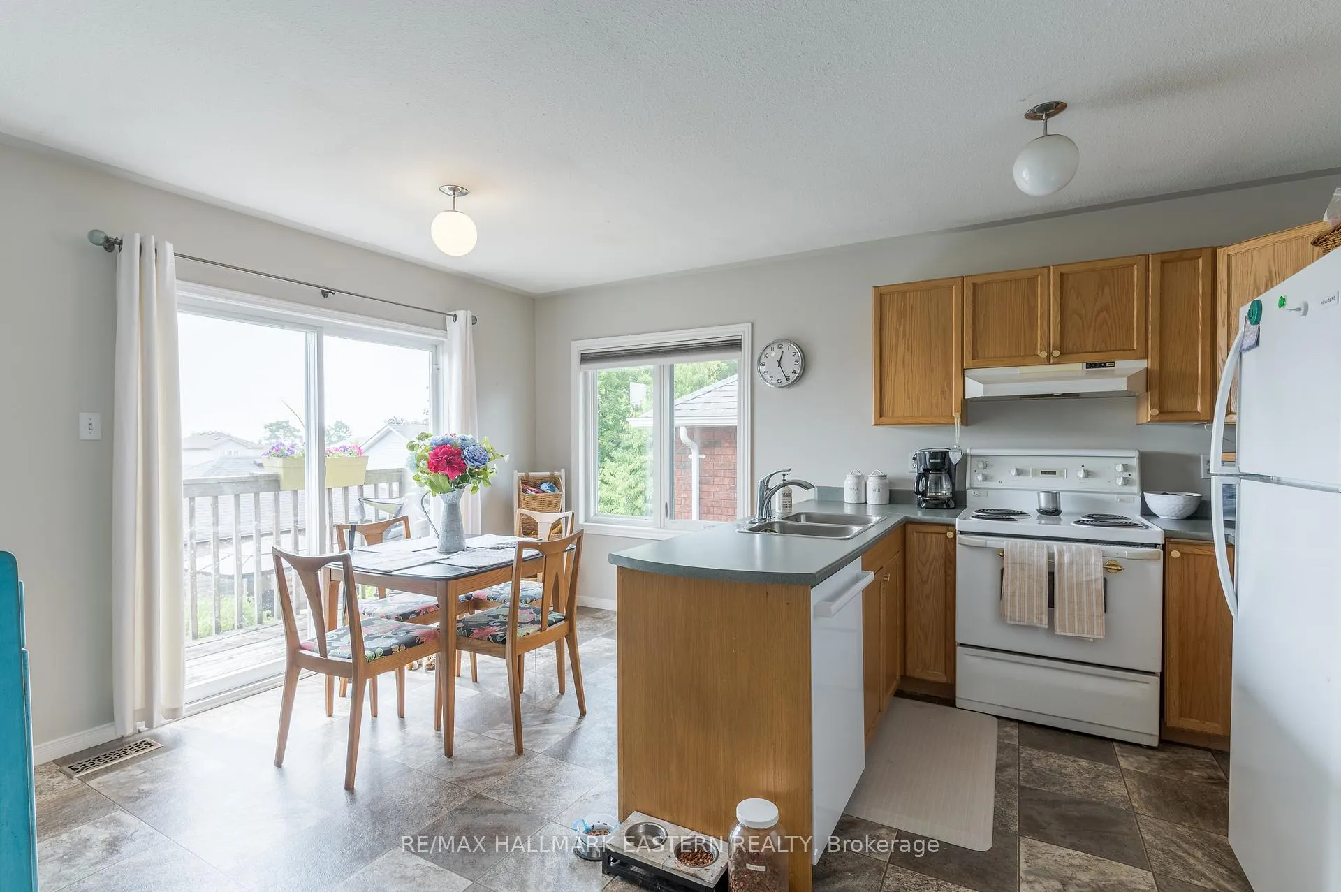 Photo 13 of 661 Trailview Drive, Peterborough, Ashburnham Ward 4 — HOMEH