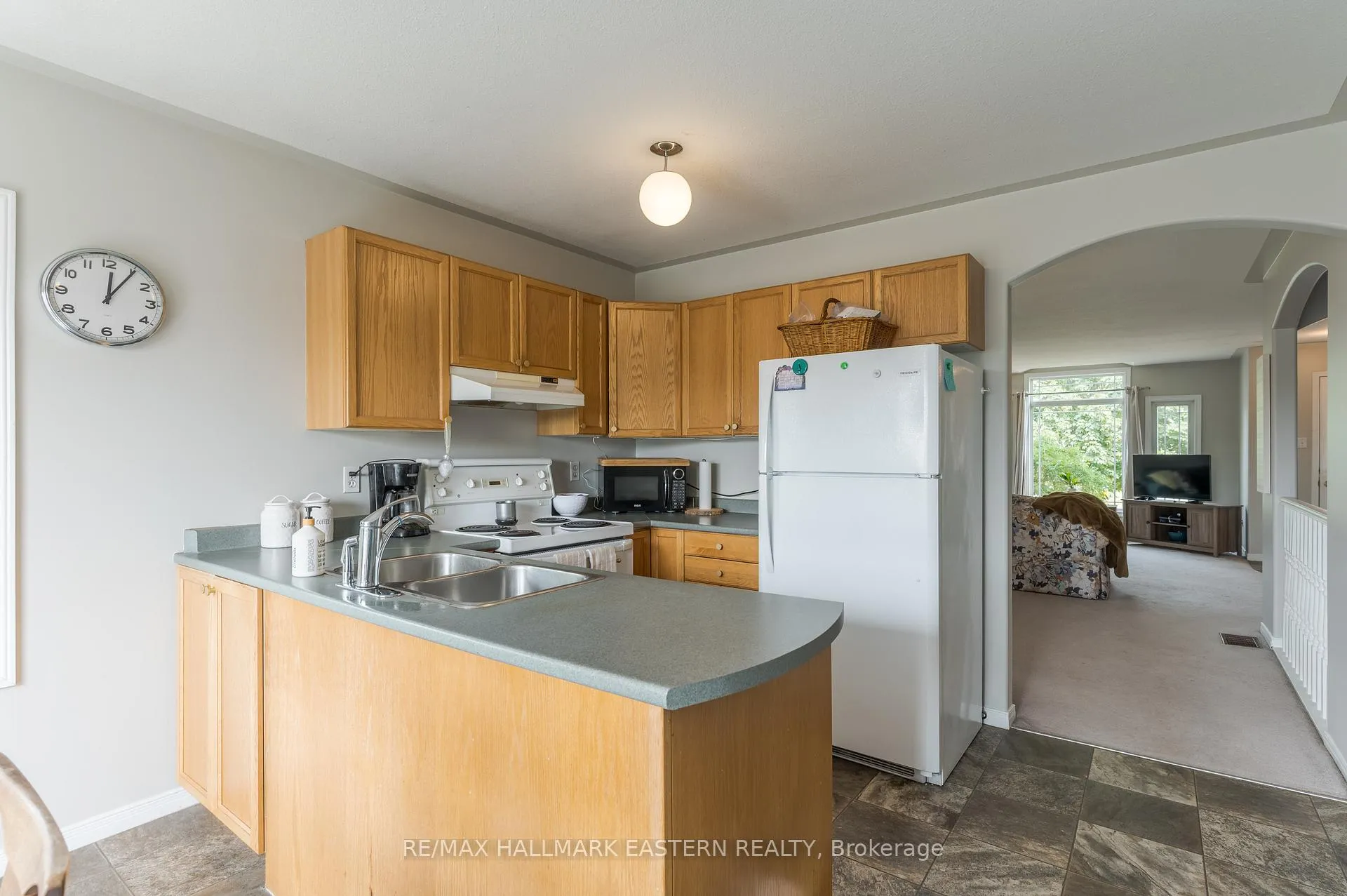 Photo 14 of 661 Trailview Drive, Peterborough, Ashburnham Ward 4 — HOMEH