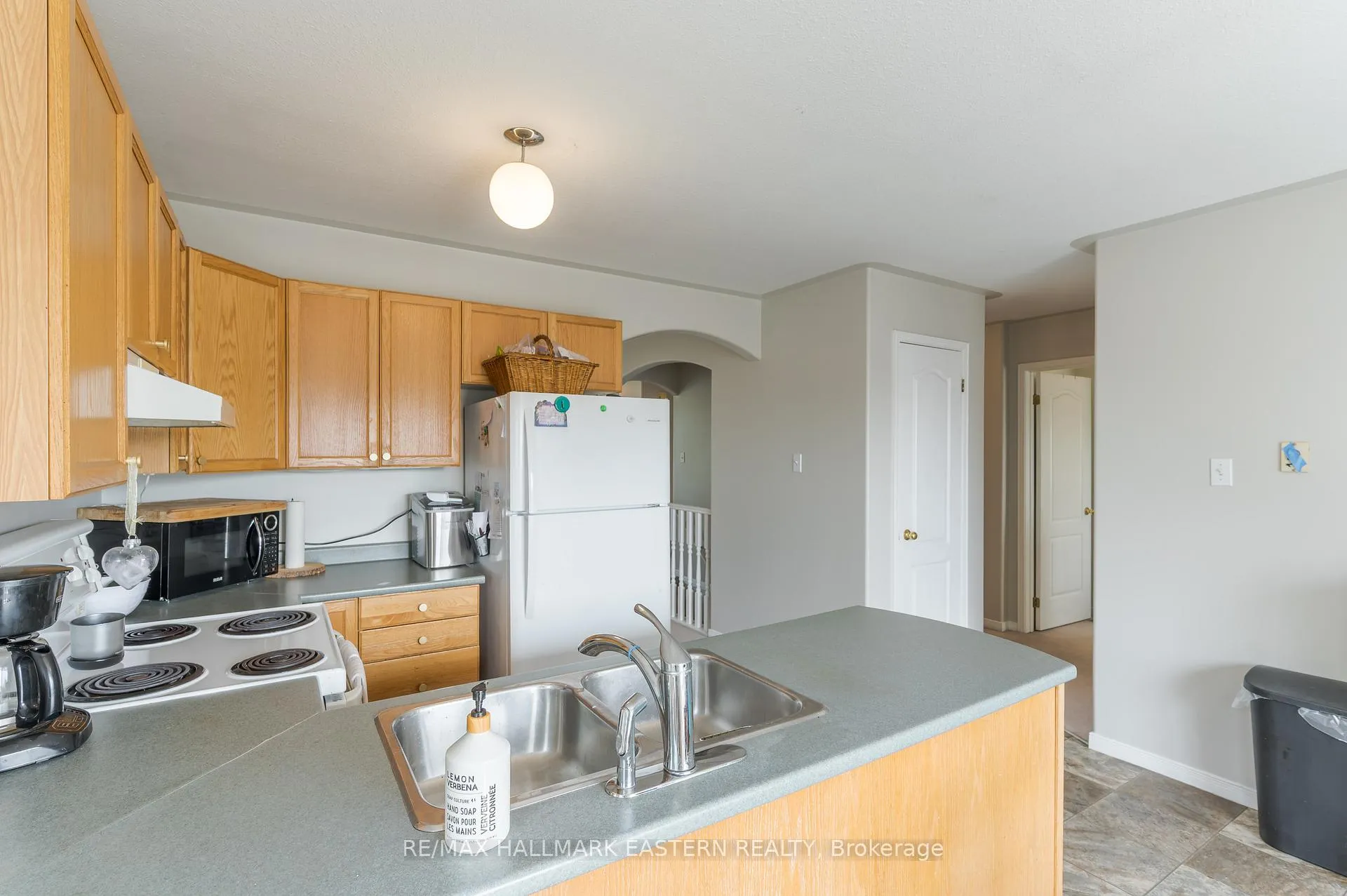 Photo 16 of 661 Trailview Drive, Peterborough, Ashburnham Ward 4 — HOMEH