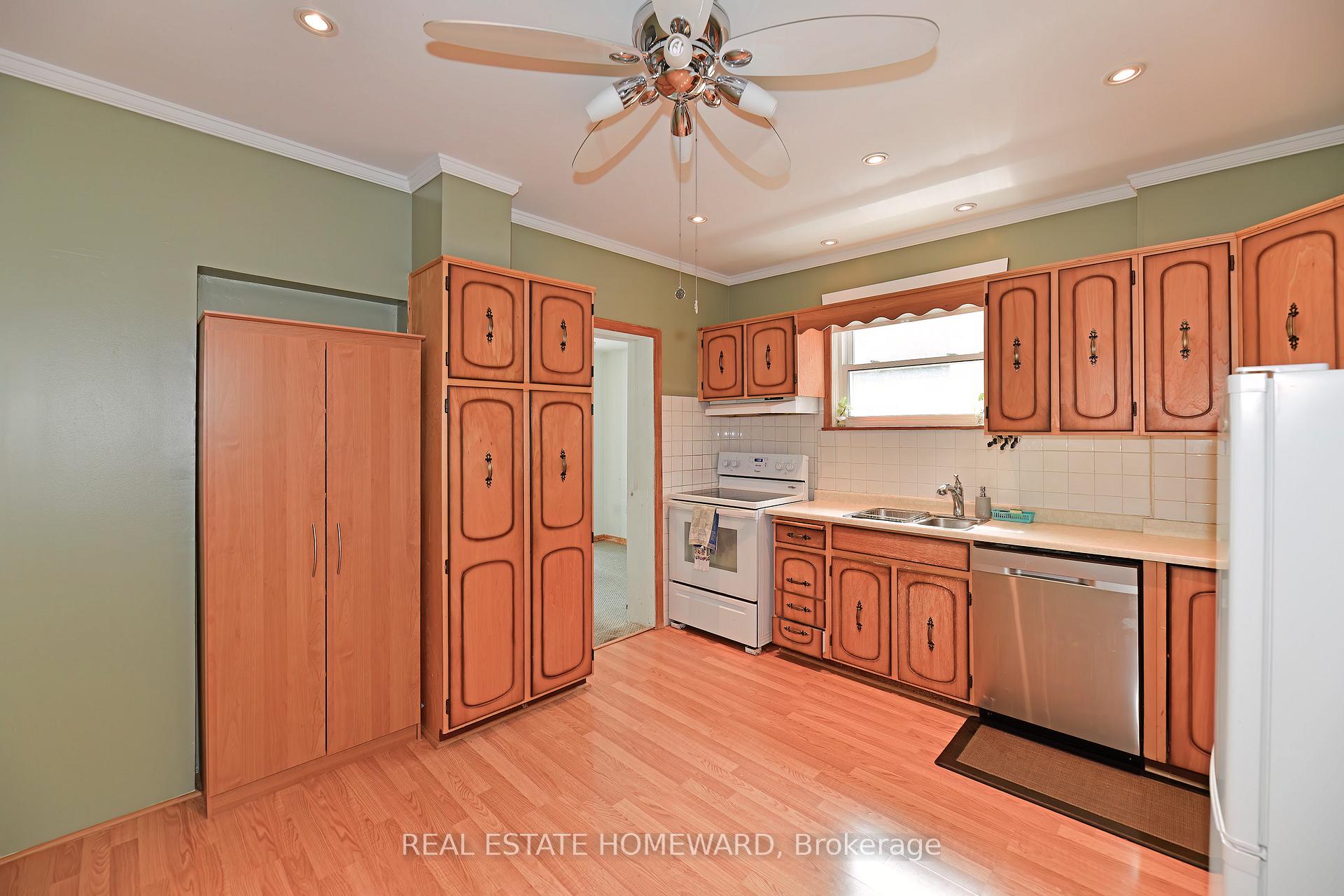 Photo 5 of 295 Chisholm Avenue, Toronto, Woodbine-Lumsden — HOMEH