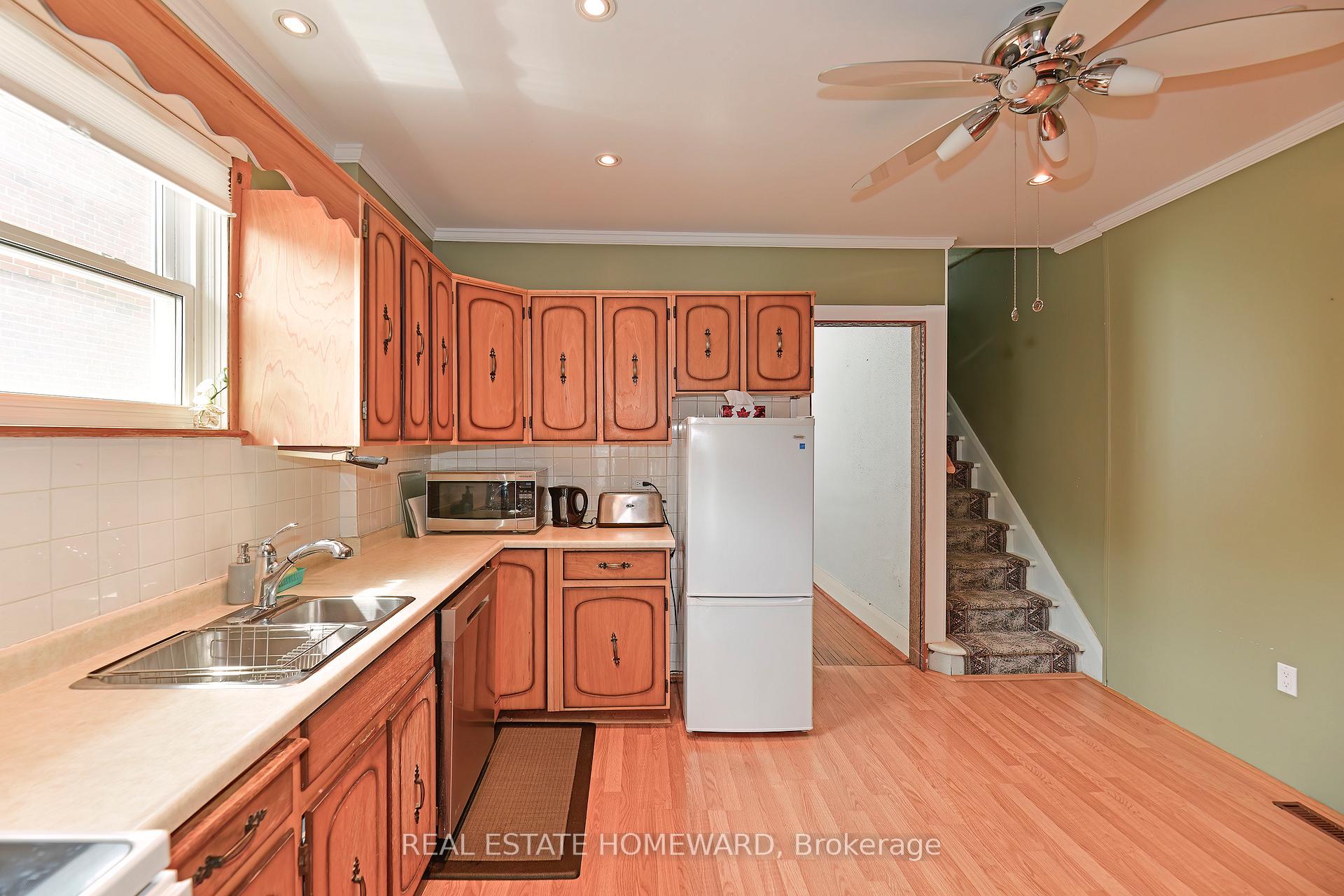 Photo 6 of 295 Chisholm Avenue, Toronto, Woodbine-Lumsden — HOMEH