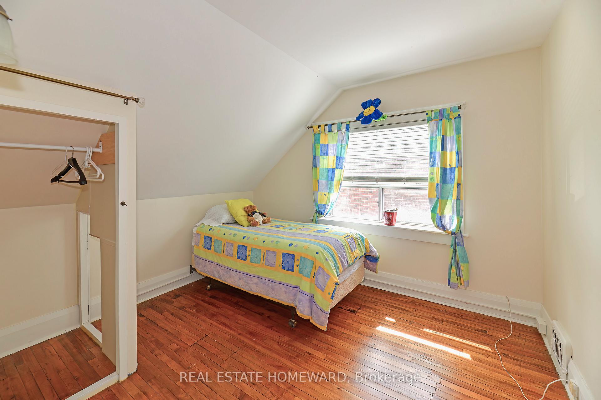 Photo 9 of 295 Chisholm Avenue, Toronto, Woodbine-Lumsden — HOMEH