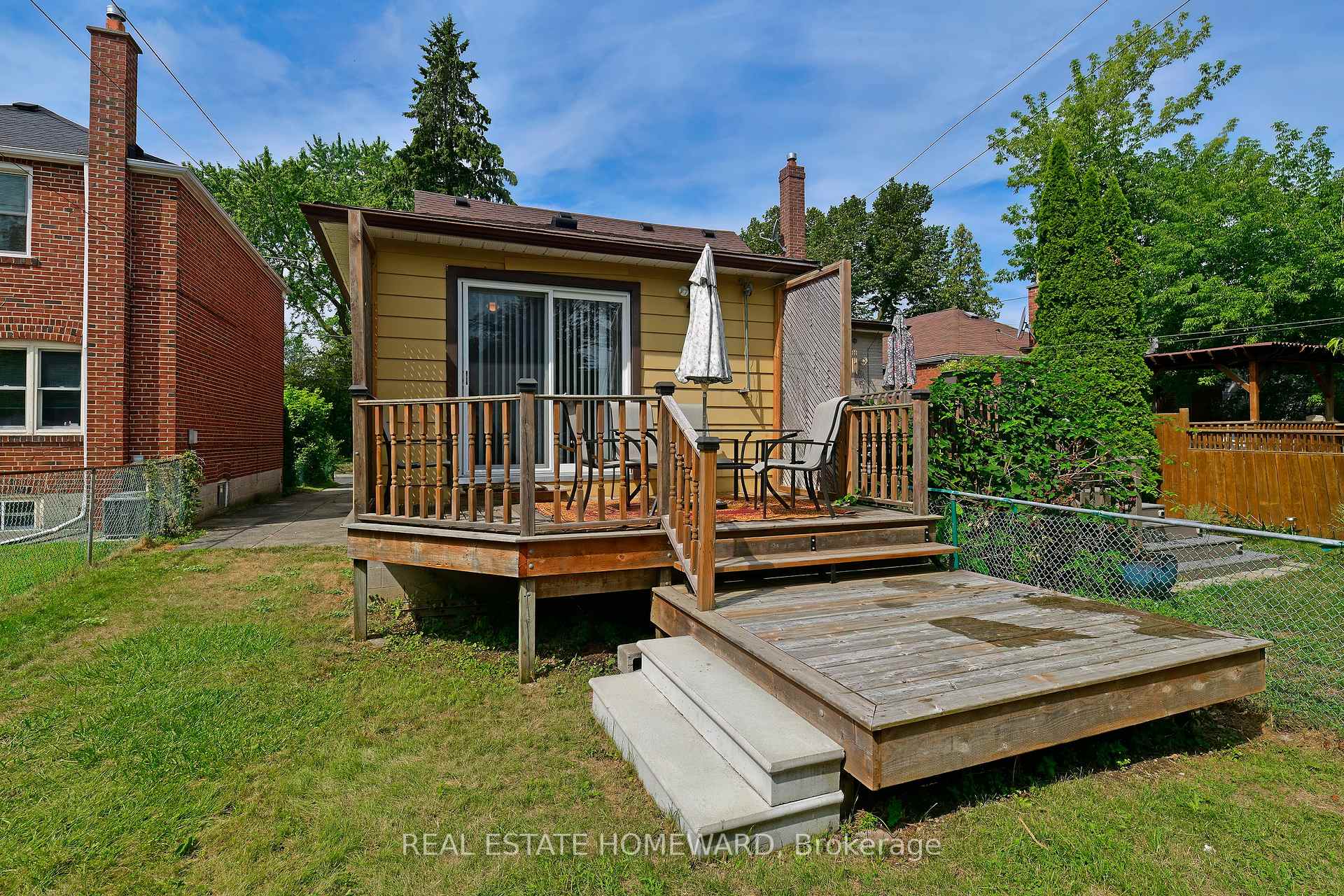 Photo 15 of 295 Chisholm Avenue, Toronto, Woodbine-Lumsden — HOMEH