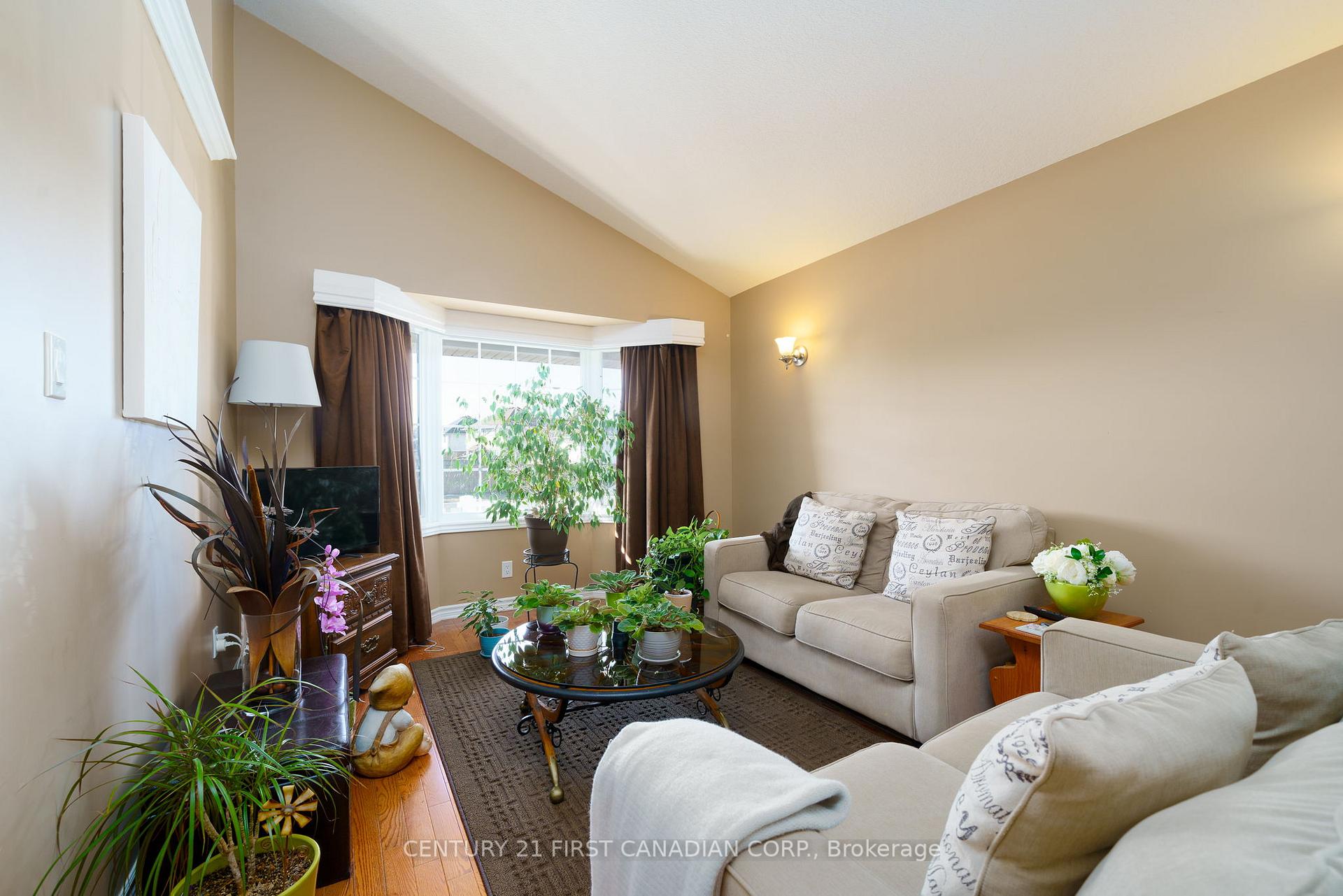 Photo 5 of 208 Forest Grove Crescent, Thames Centre, Dorchester — HOMEH