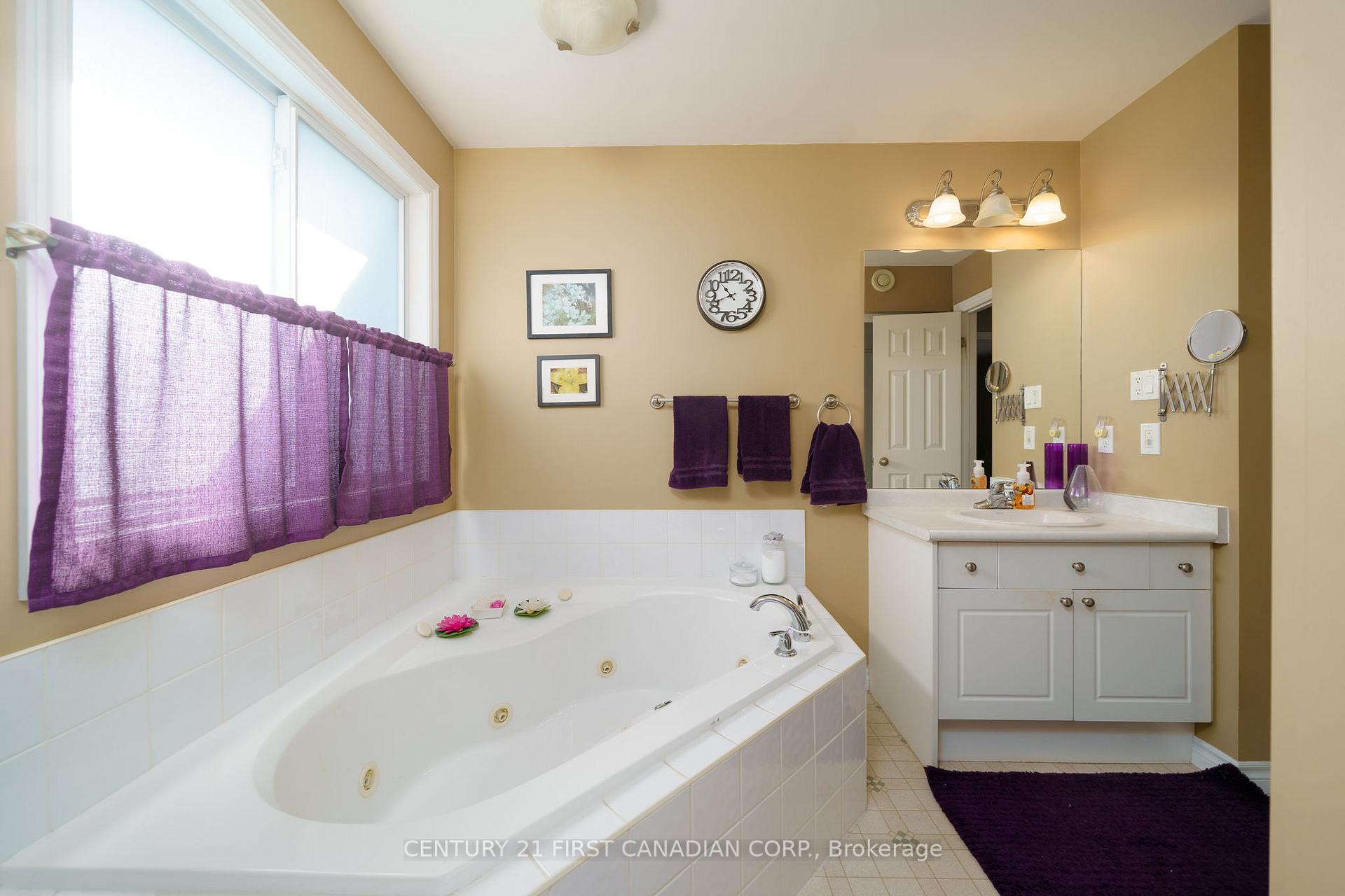 Photo 18 of 208 Forest Grove Crescent, Thames Centre, Dorchester — HOMEH